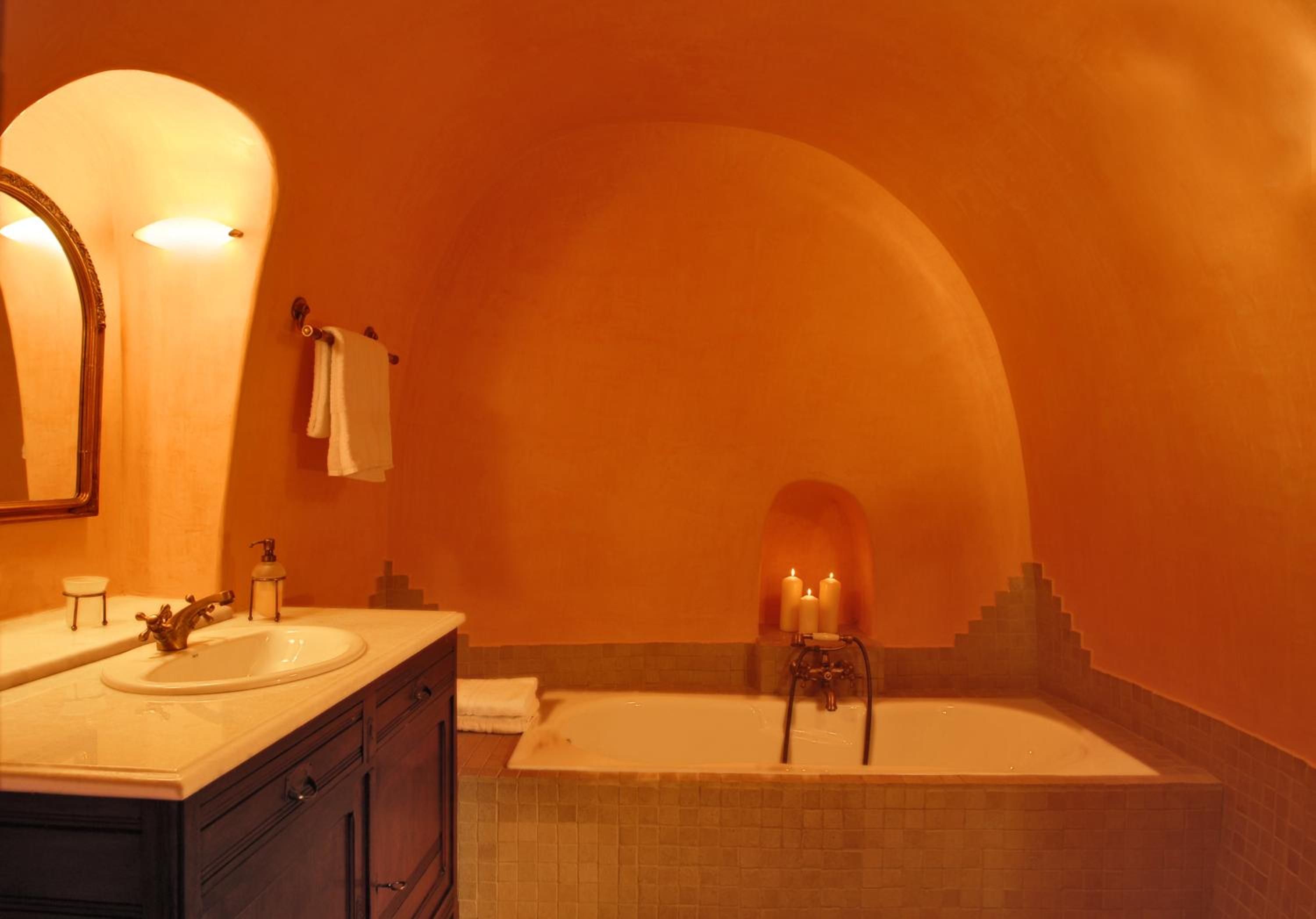 Villa with Private Pool - Photo 7