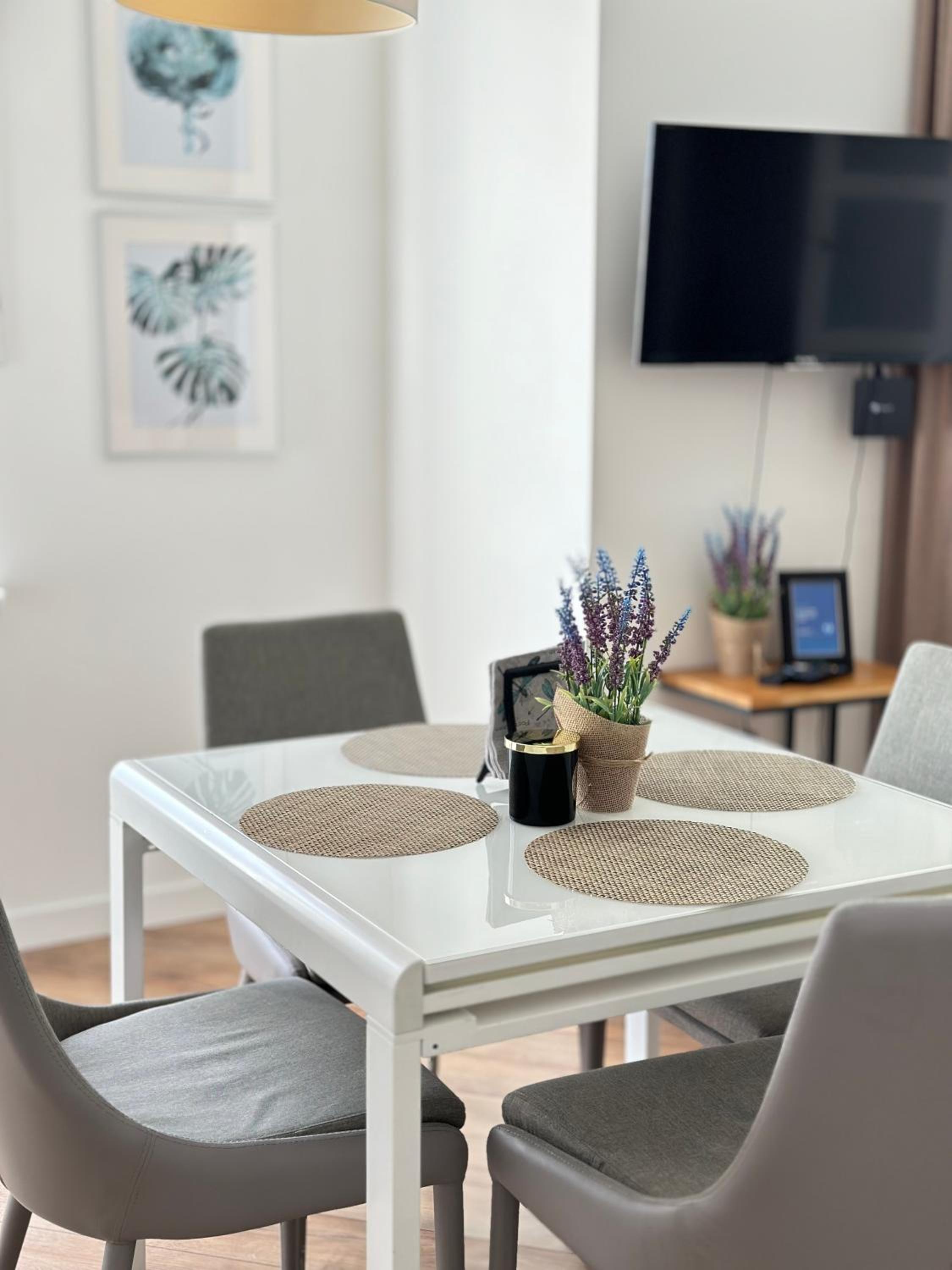 One-Bedroom Apartment - Photo 18