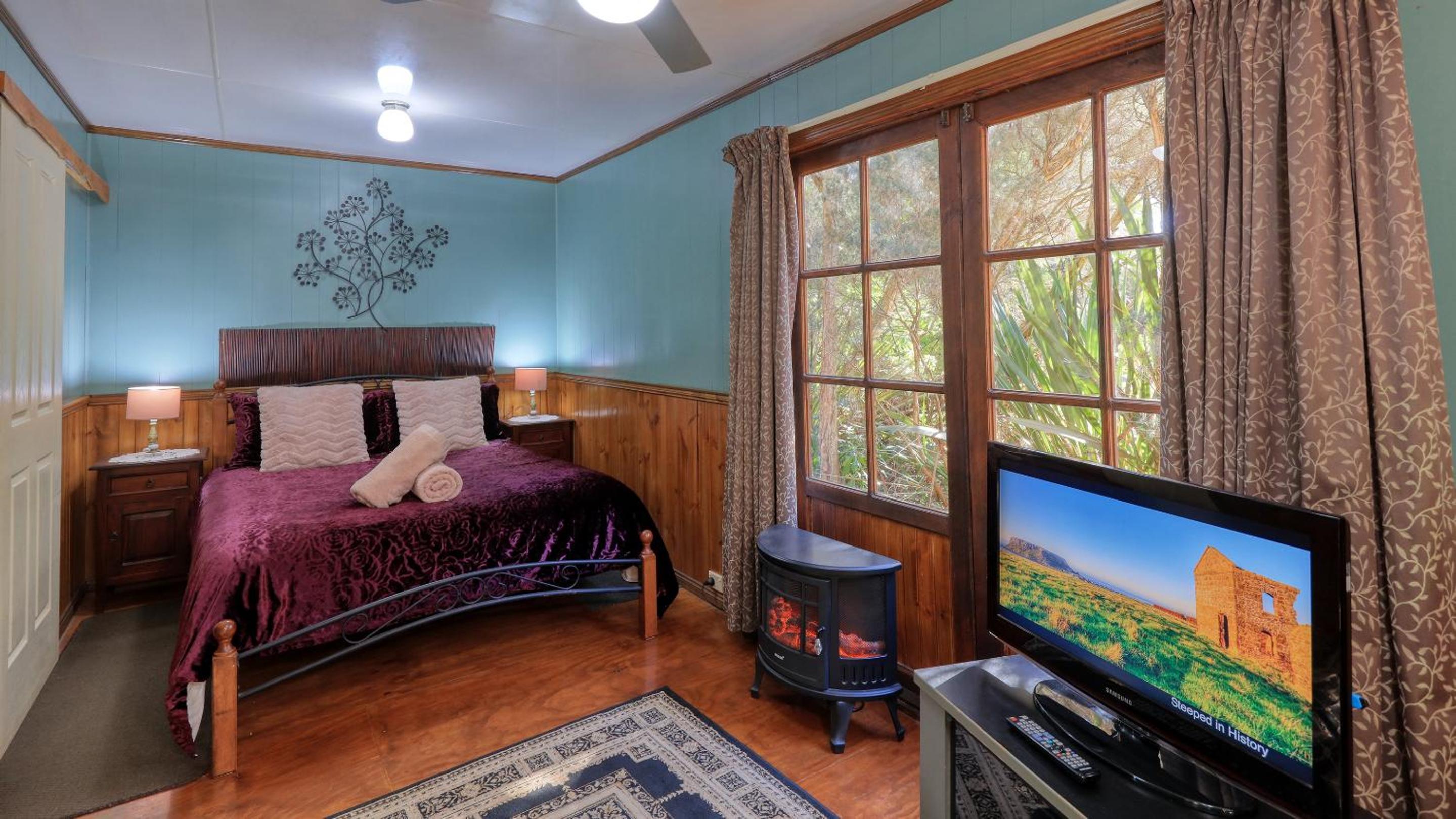 Park Cabin with Spa photo 2