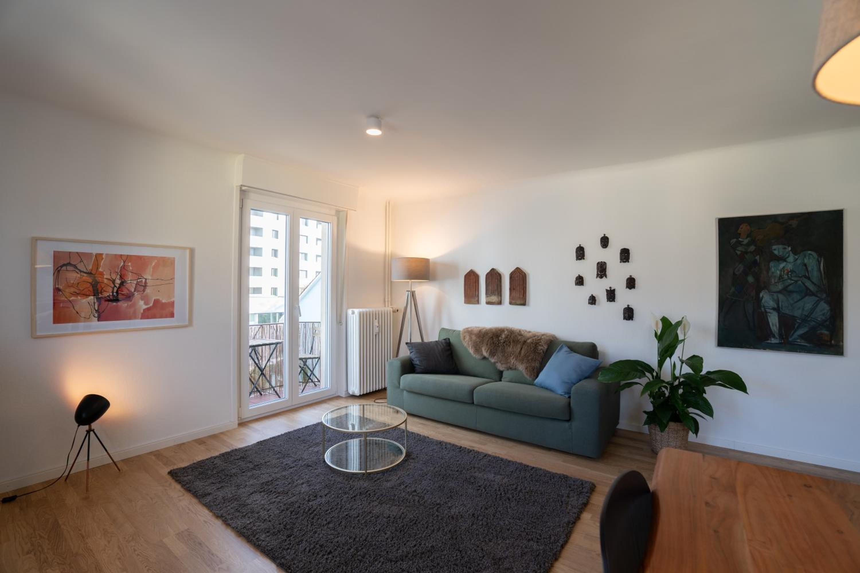 One-Bedroom Apartment photo 1