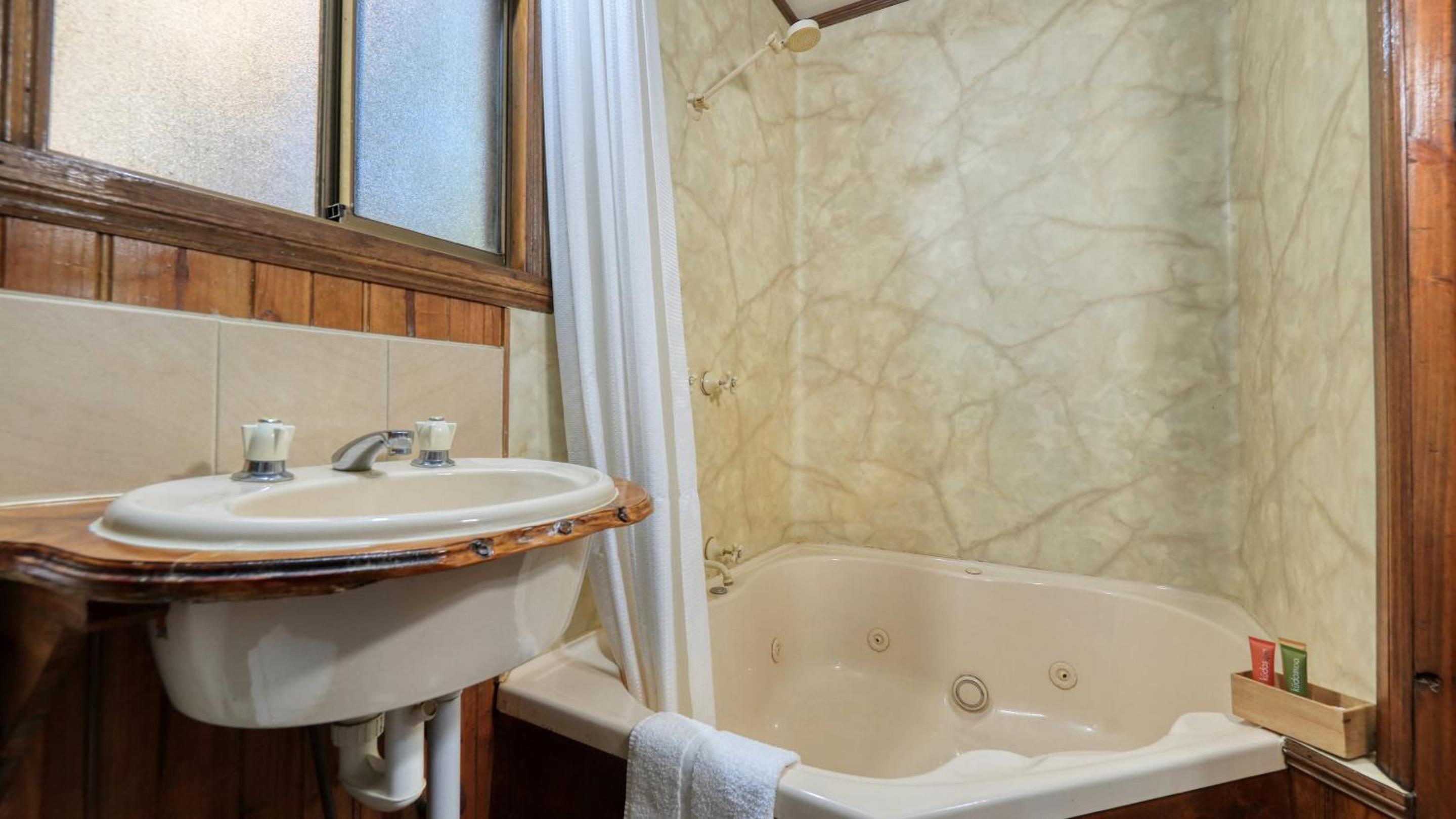 Park Cabin with Spa photo 3