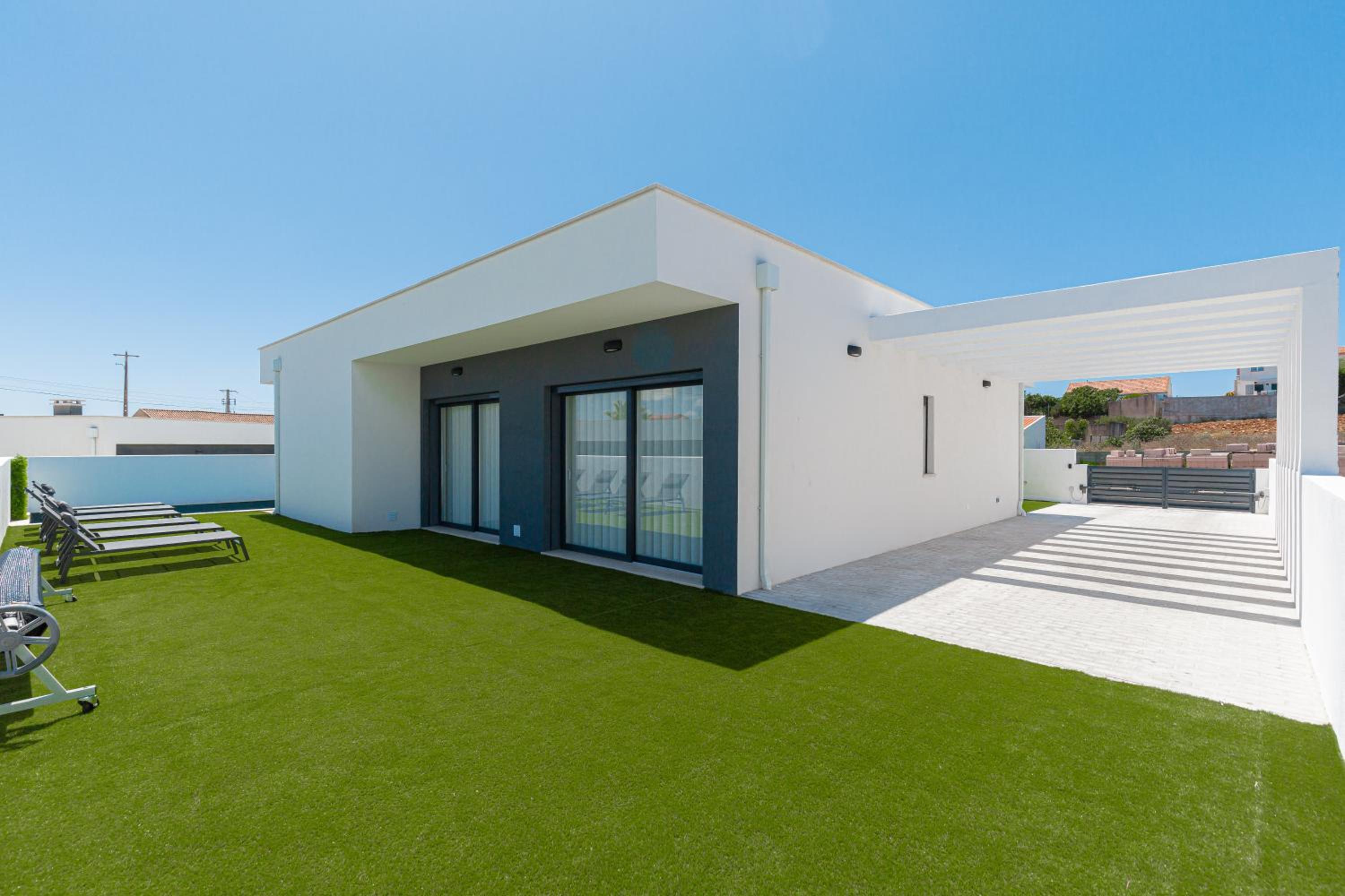 Three-Bedroom Villa photo 2