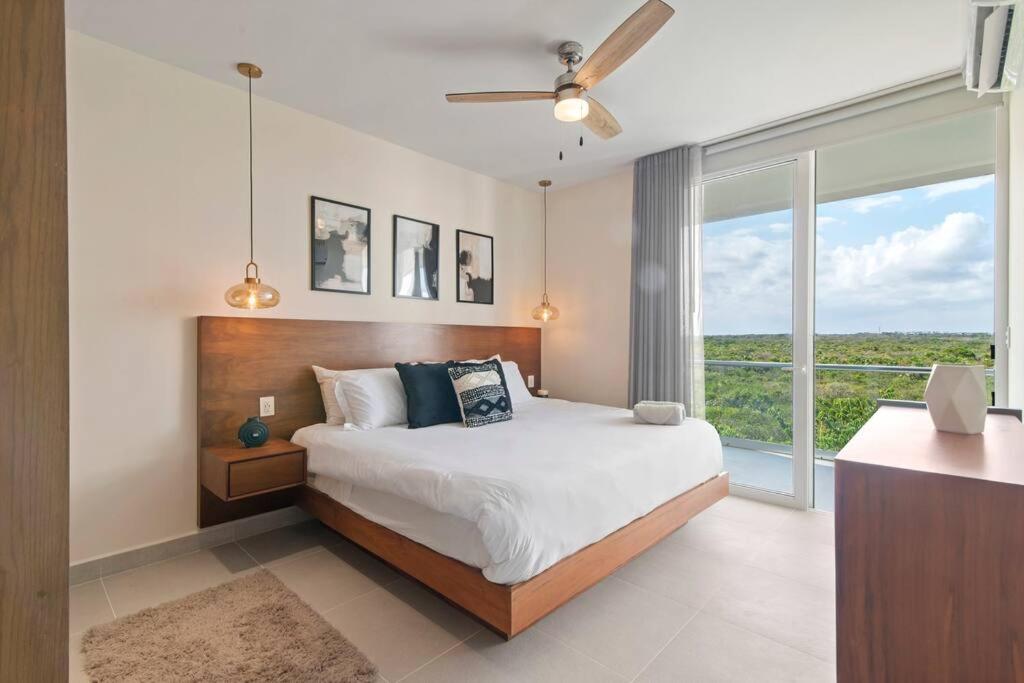 Three-Bedroom Apartment with View photo 3