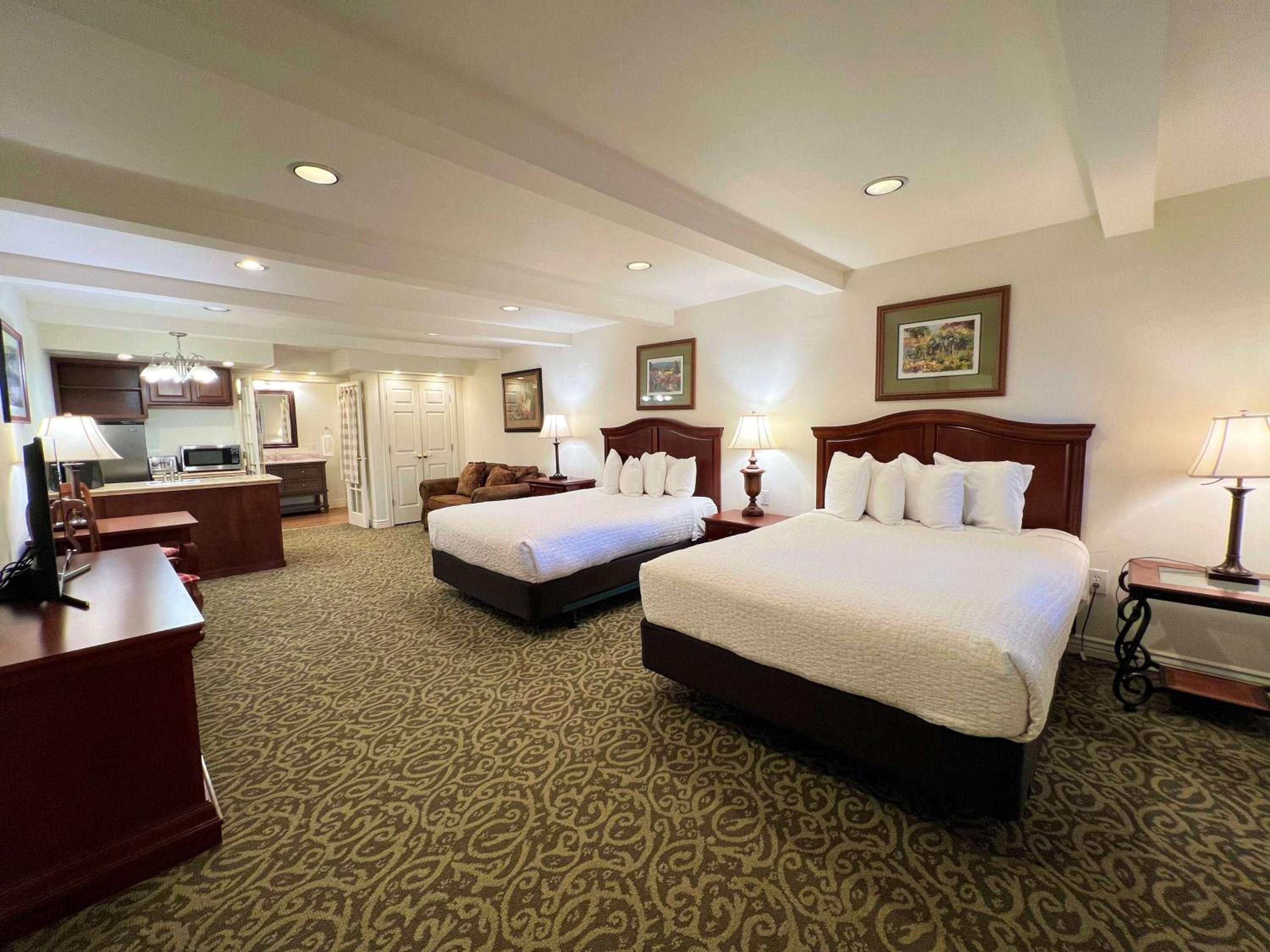 Large Queen Room with Two Queen Beds and Walk-In Shower - Non-Smoking photo 1