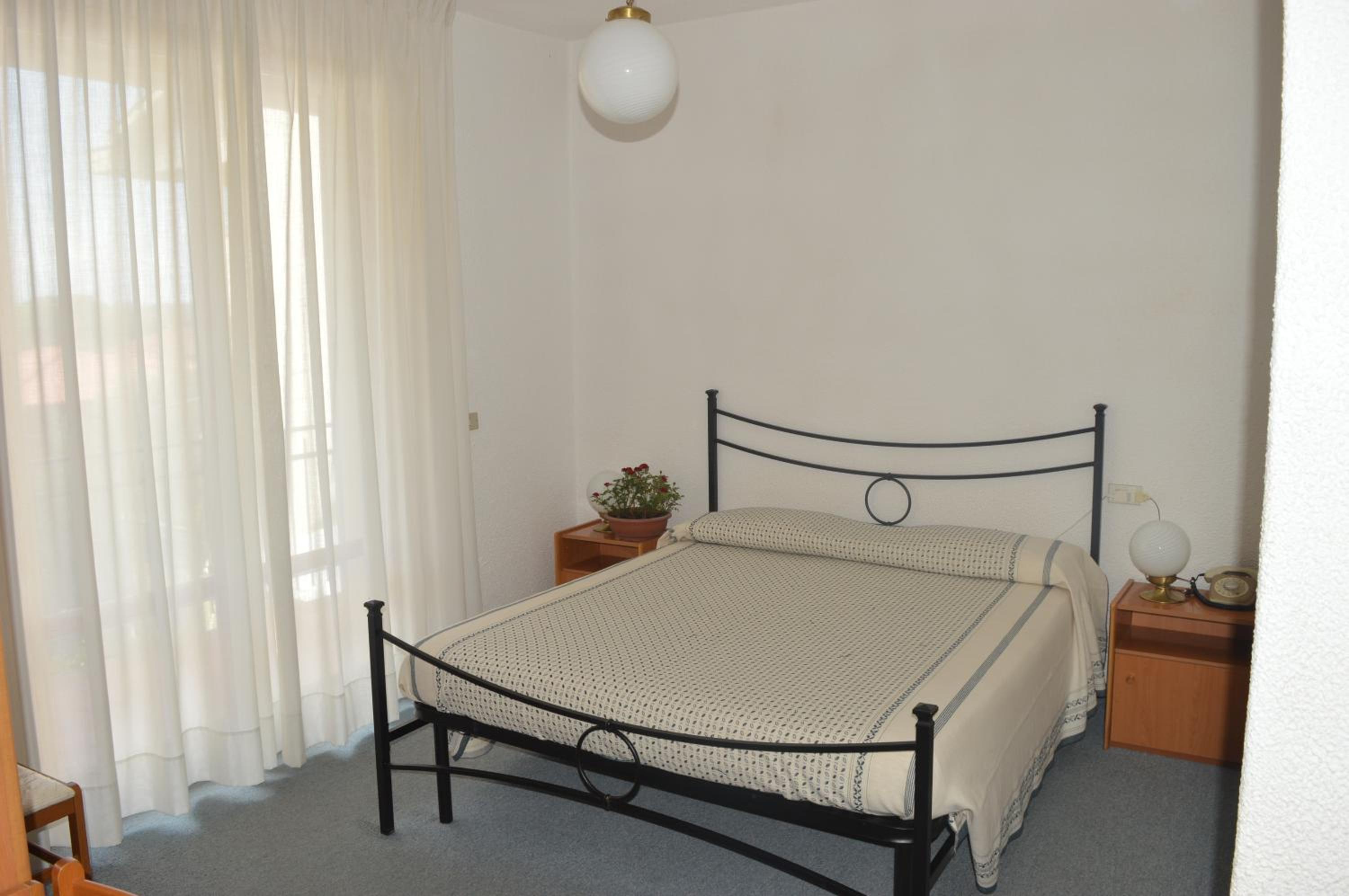 Double Room - Photo 9