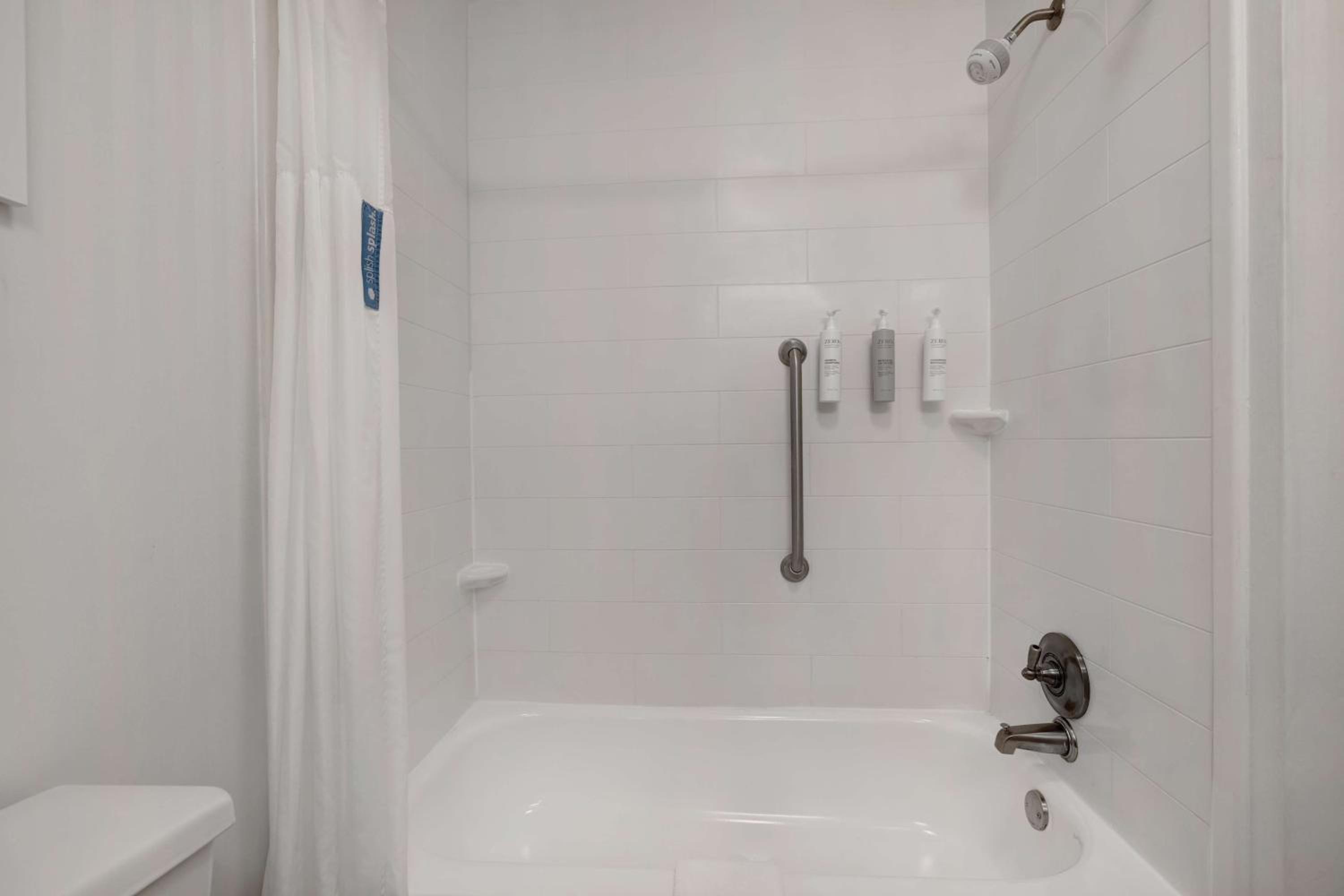King Room with King Bed - Non-Smoking - Photo 1