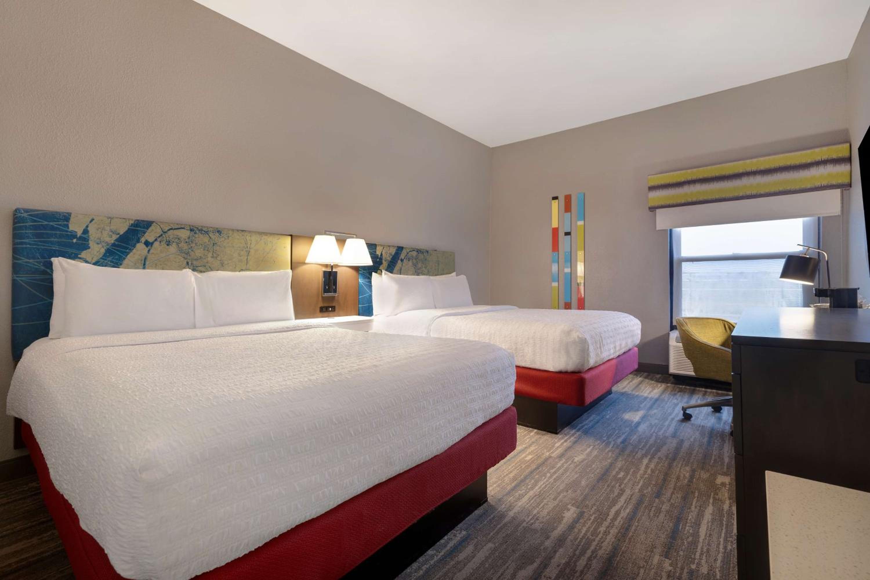 Room with Two Queen Beds - Non-Smoking - Photo 1