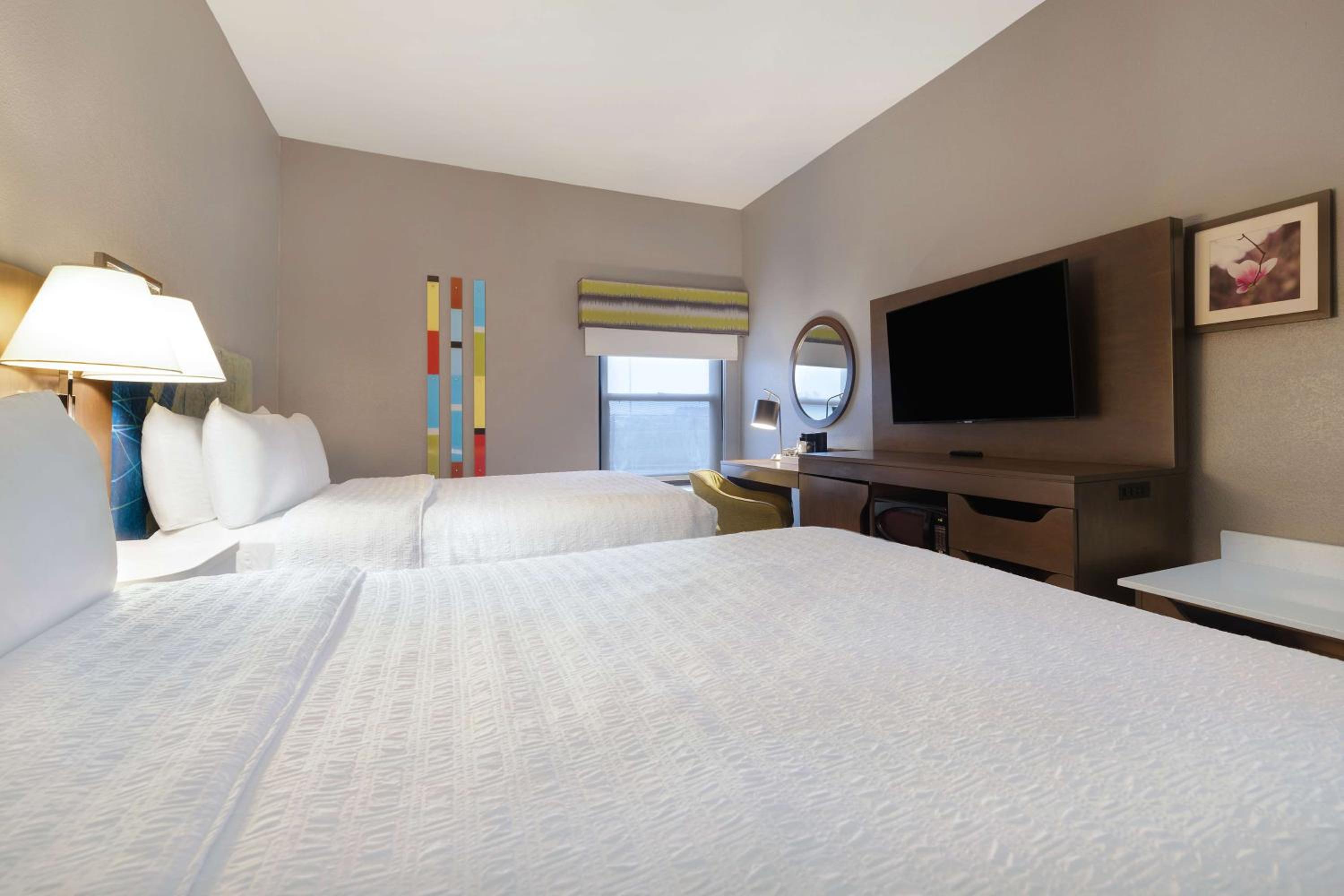 Room with Two Queen Beds - Non-Smoking - Photo 2