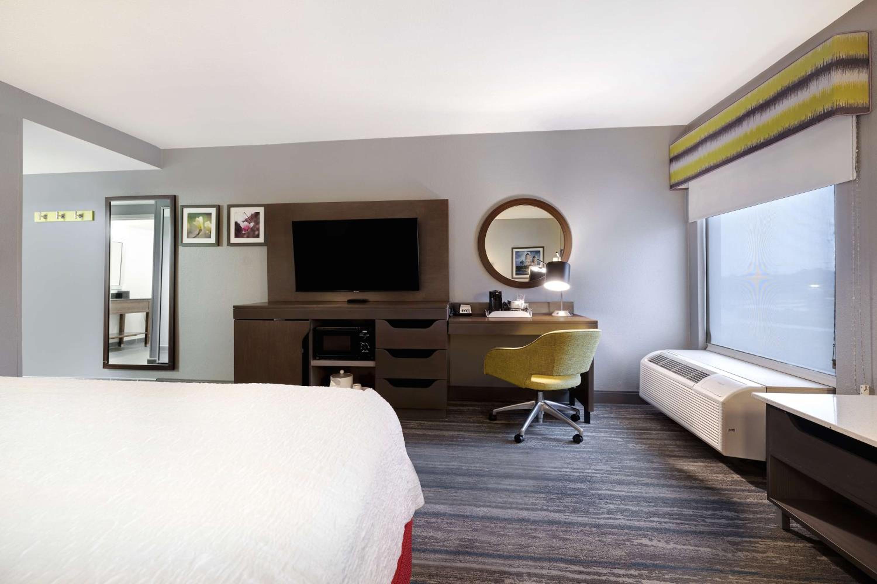 Deluxe King Room - Non-Smoking