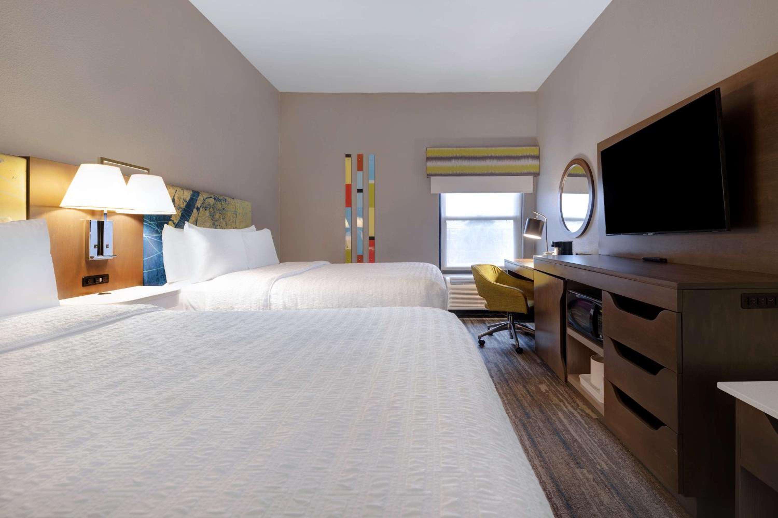 Room with Two Queen Beds - Non-Smoking - Photo 4