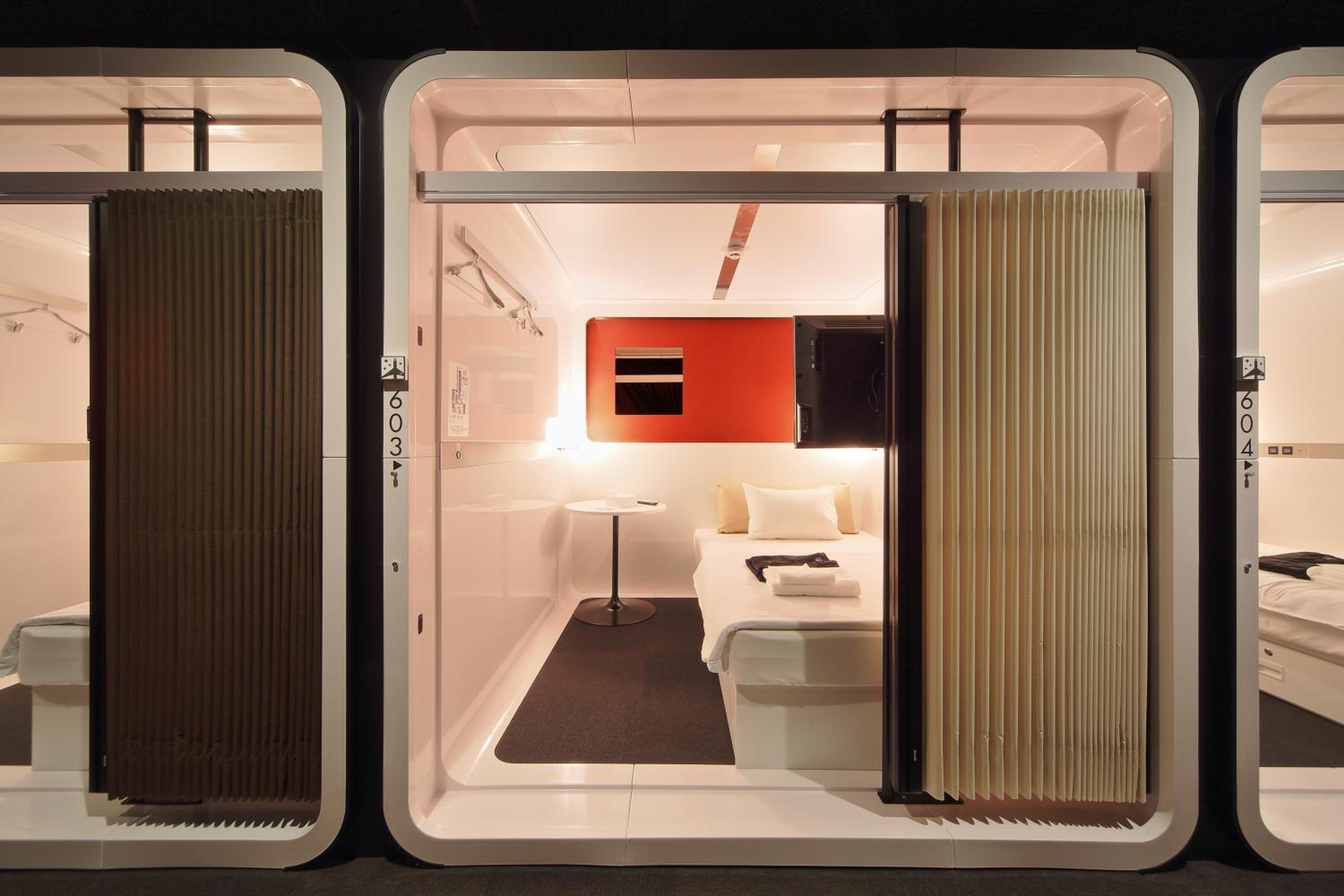First Class Cabin - Male