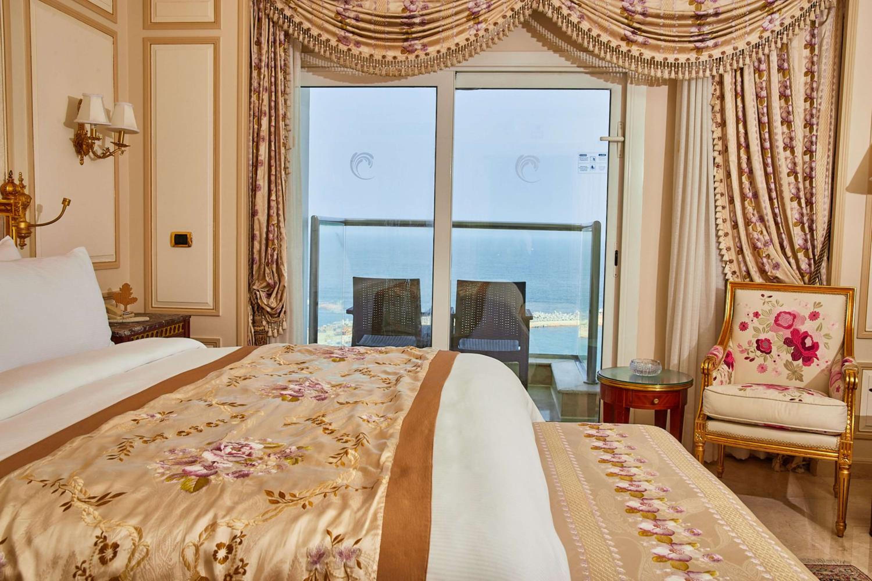 King Royal Suite with Panoramic Sea View thumbnail 6