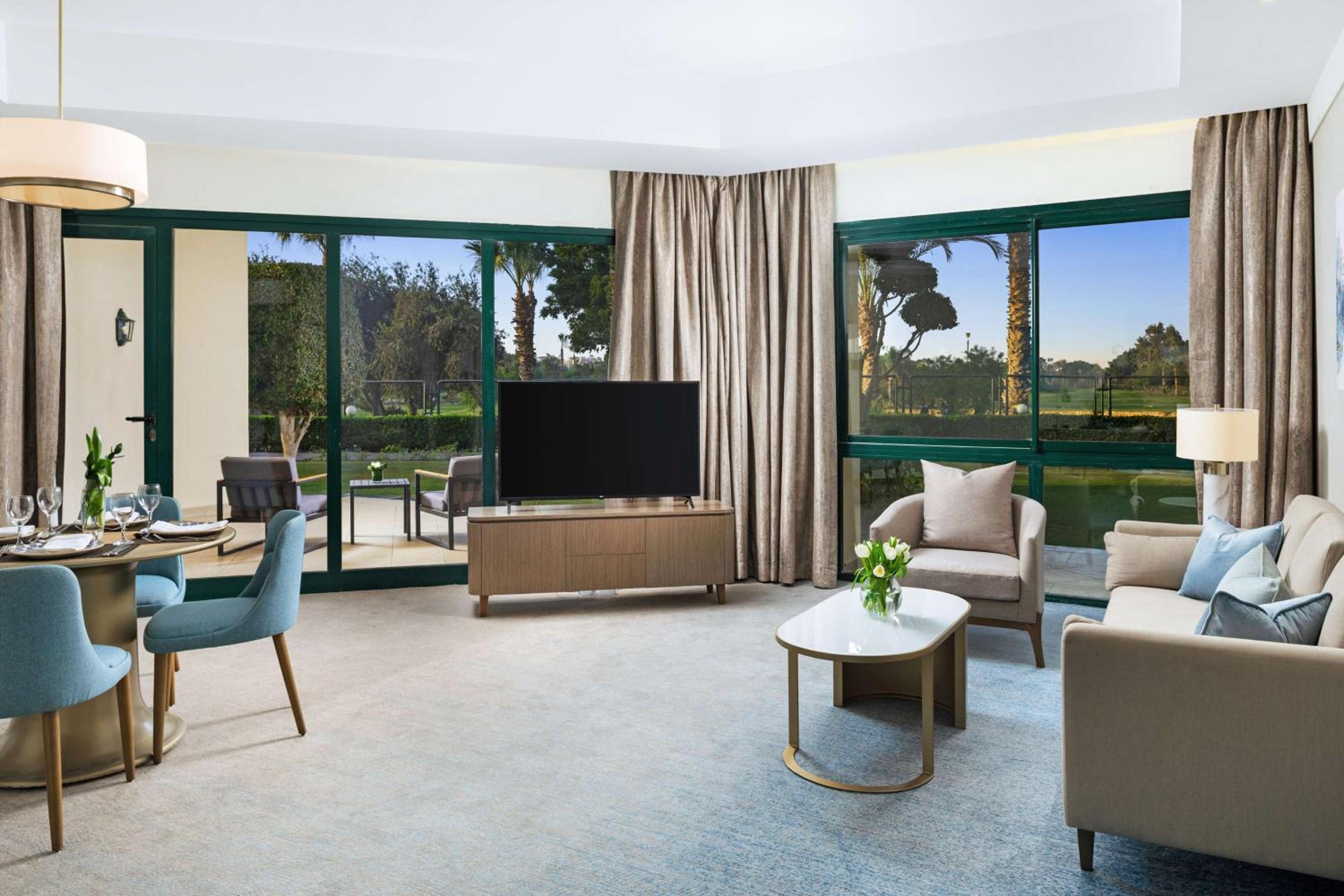 Family Room - Photo 3