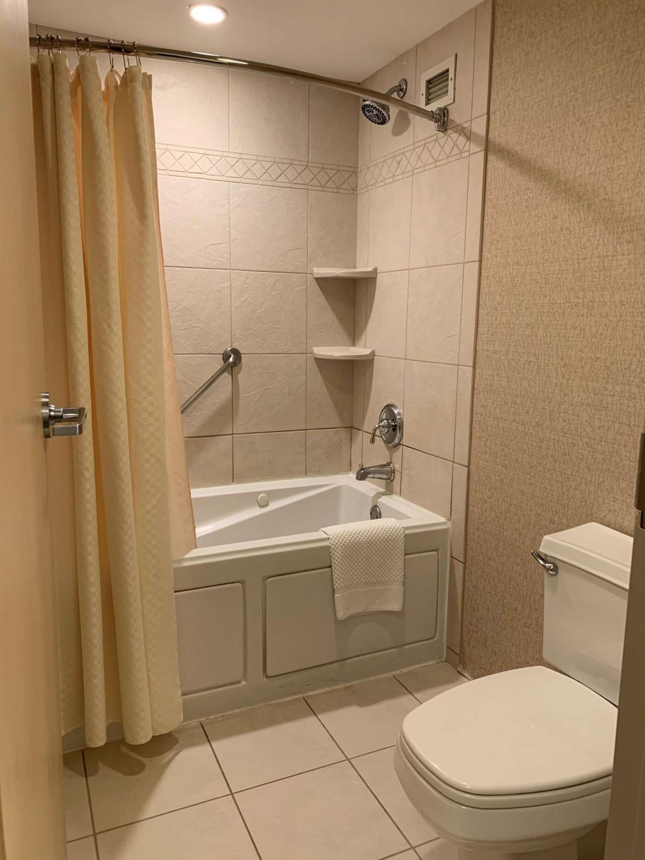King Room with Jetted Tub - Photo 2