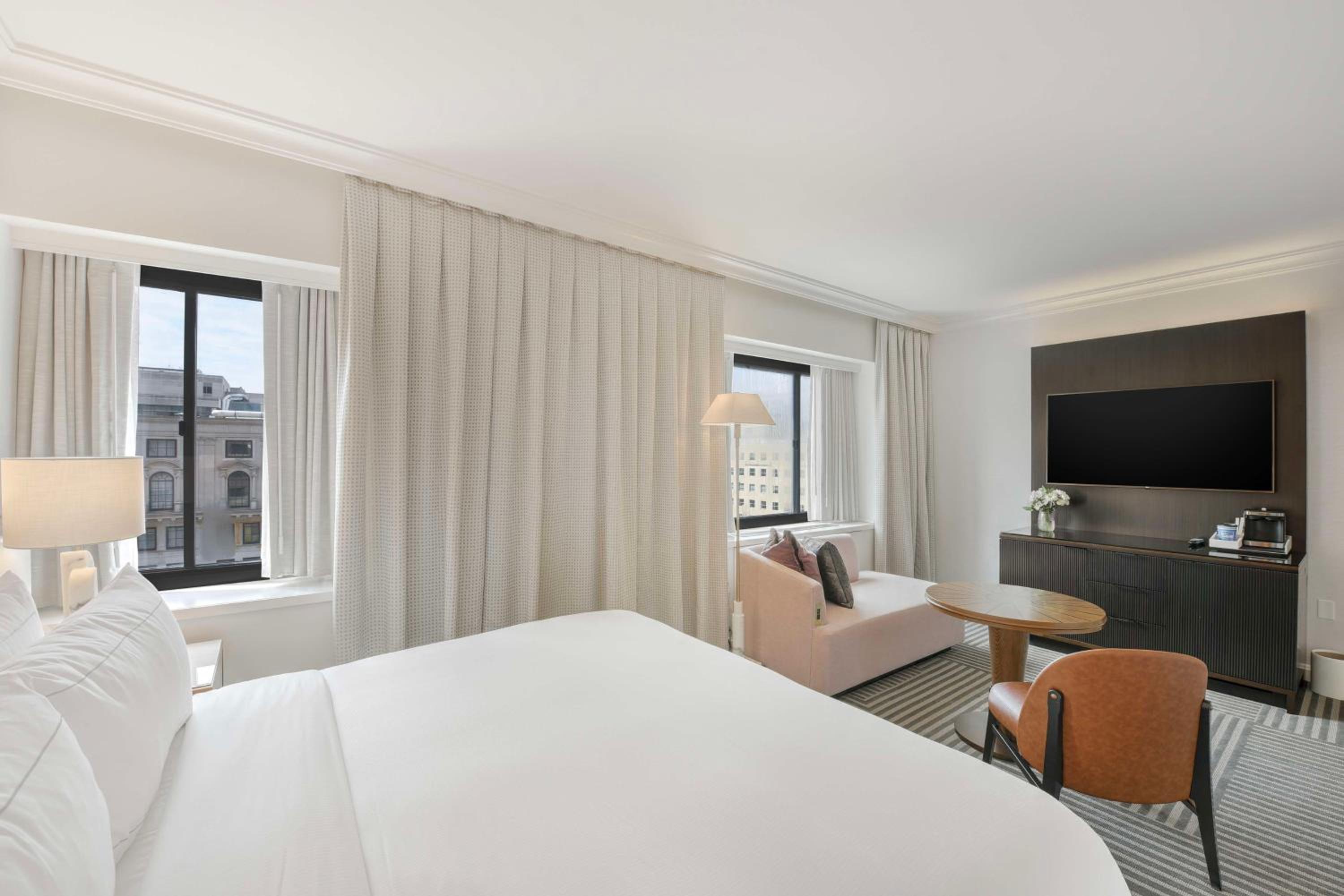 King Room with City View - Photo 1