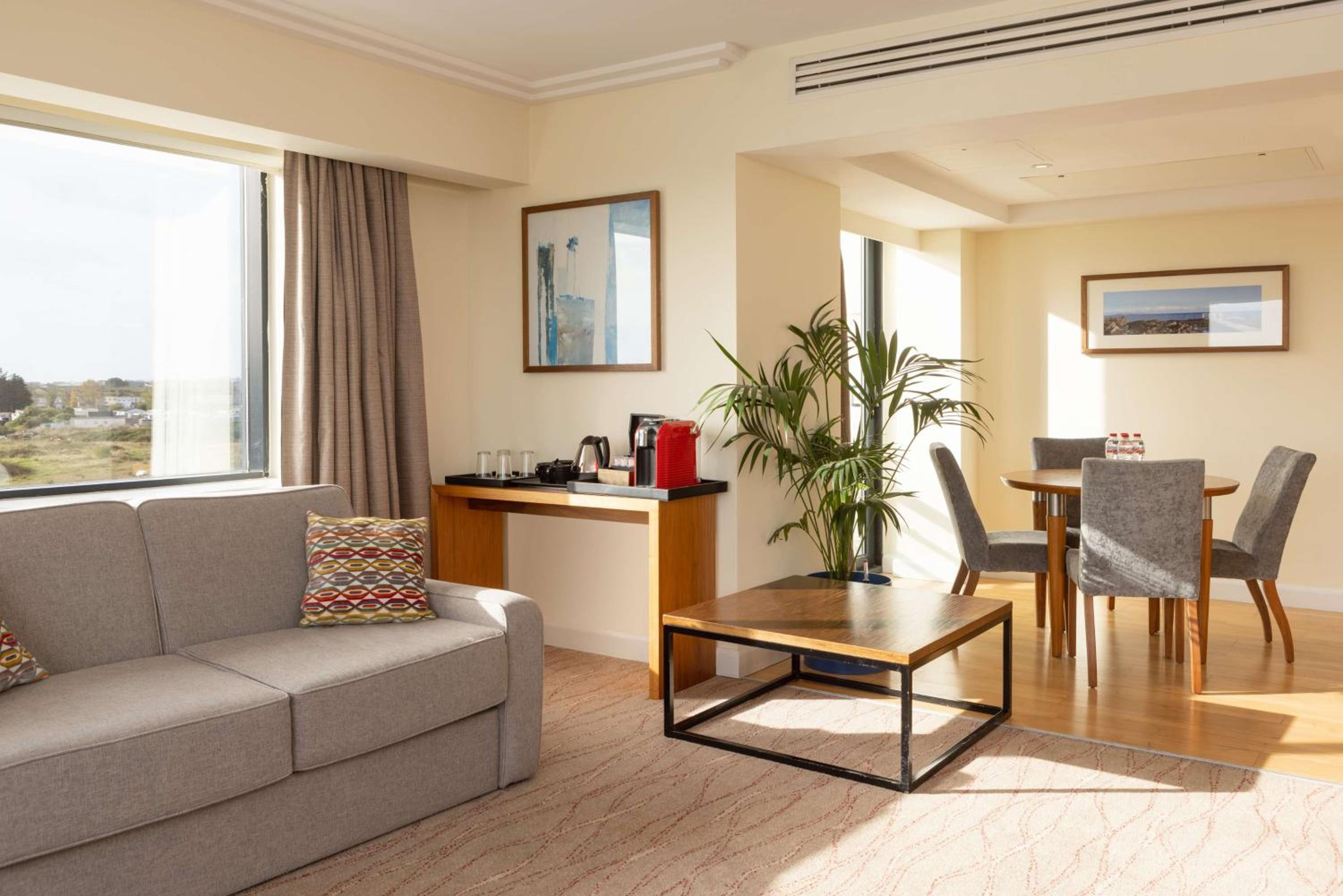 King Suite with Lounge Area - Photo 7