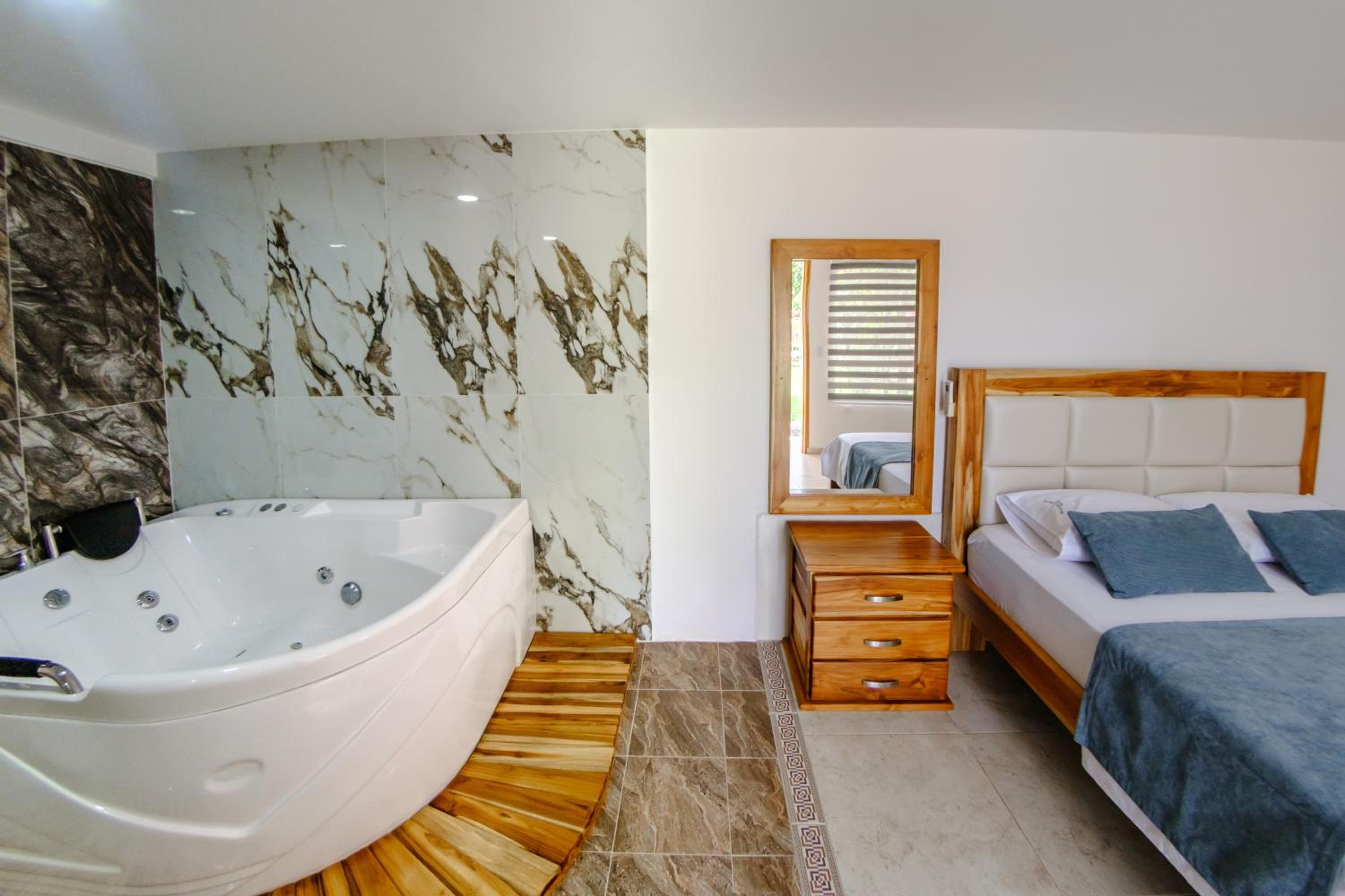 Deluxe Double Room With Bath photo 1