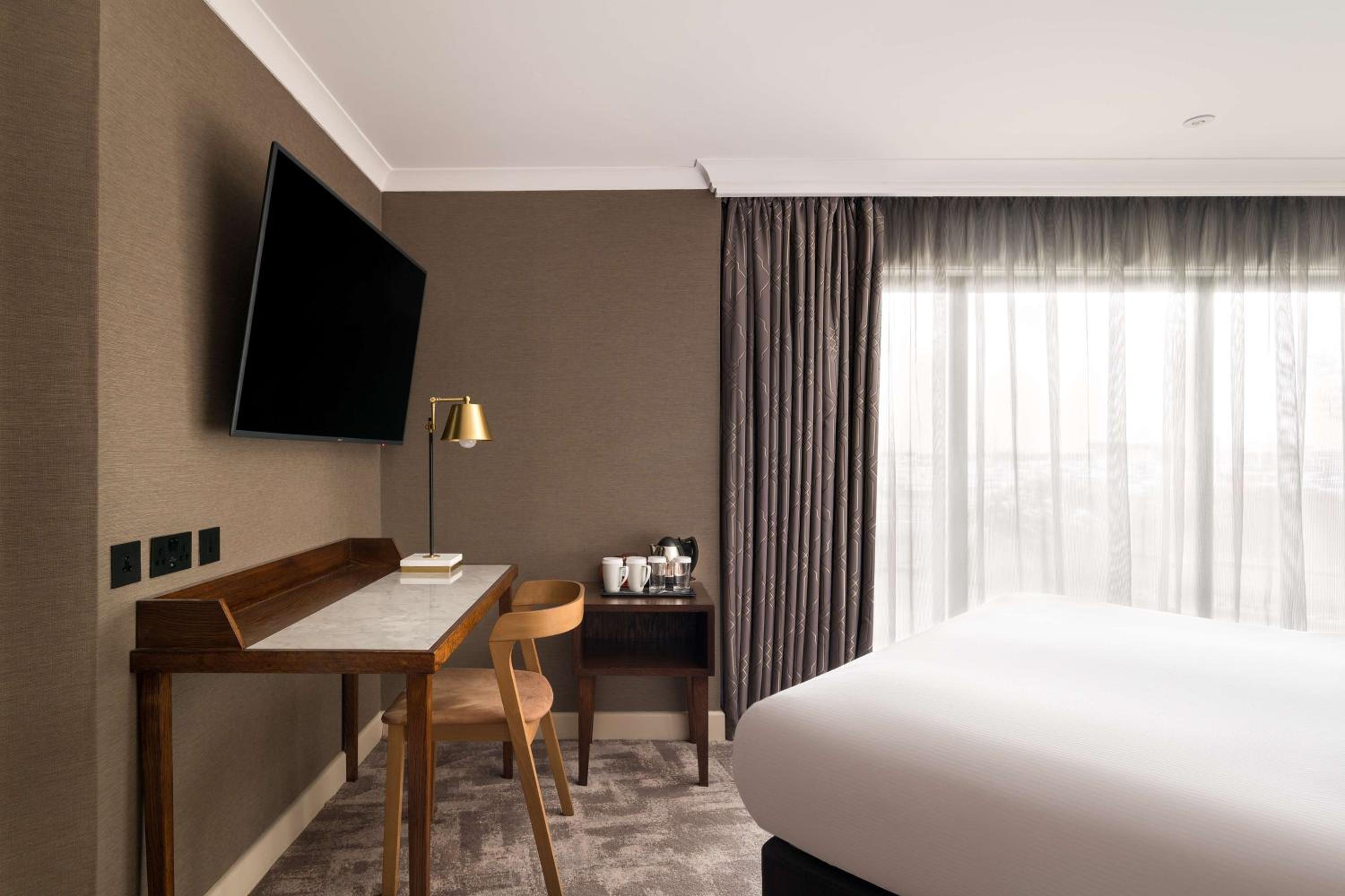 King Guest Room - Photo 5