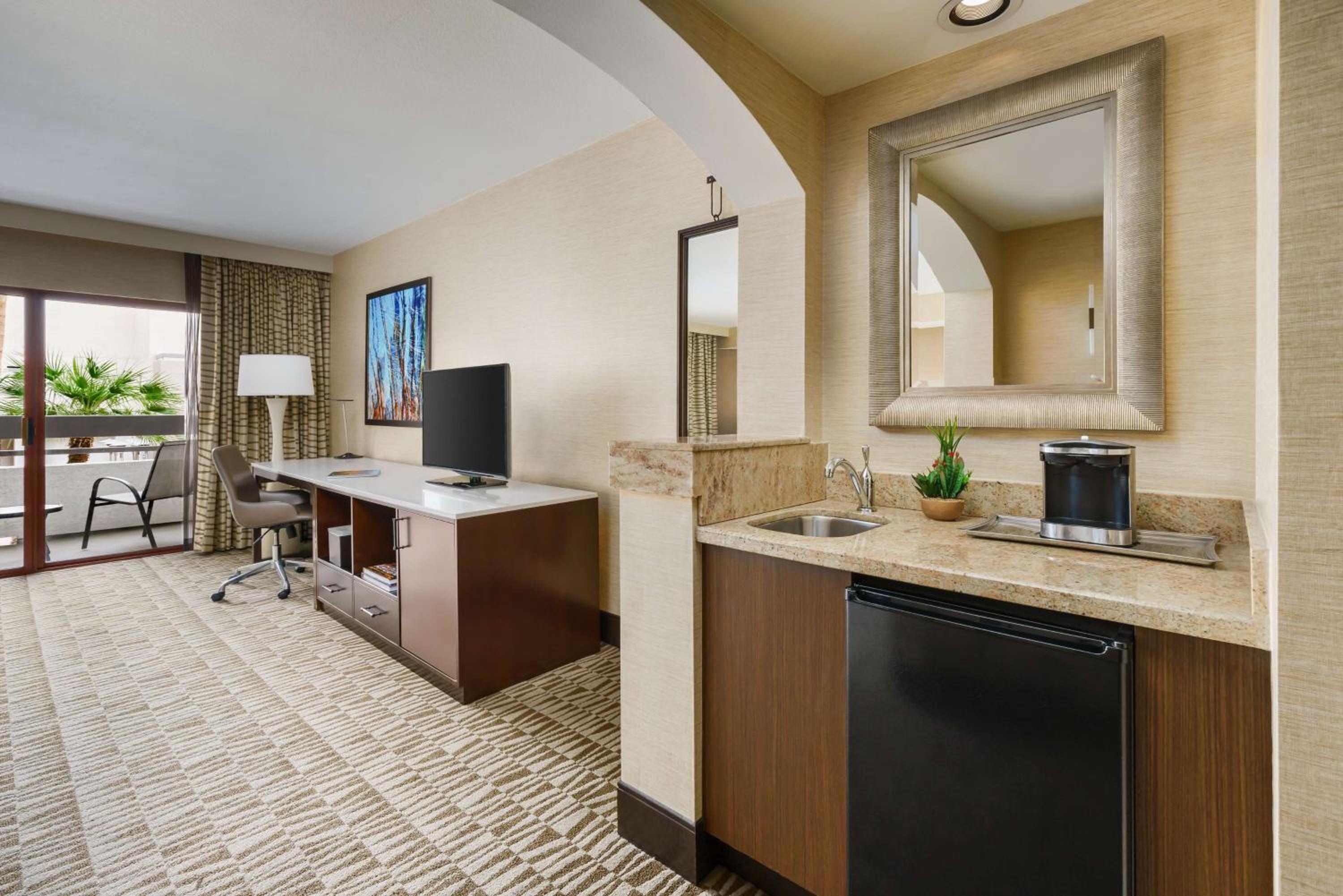 Junior King Suite - Photo 2