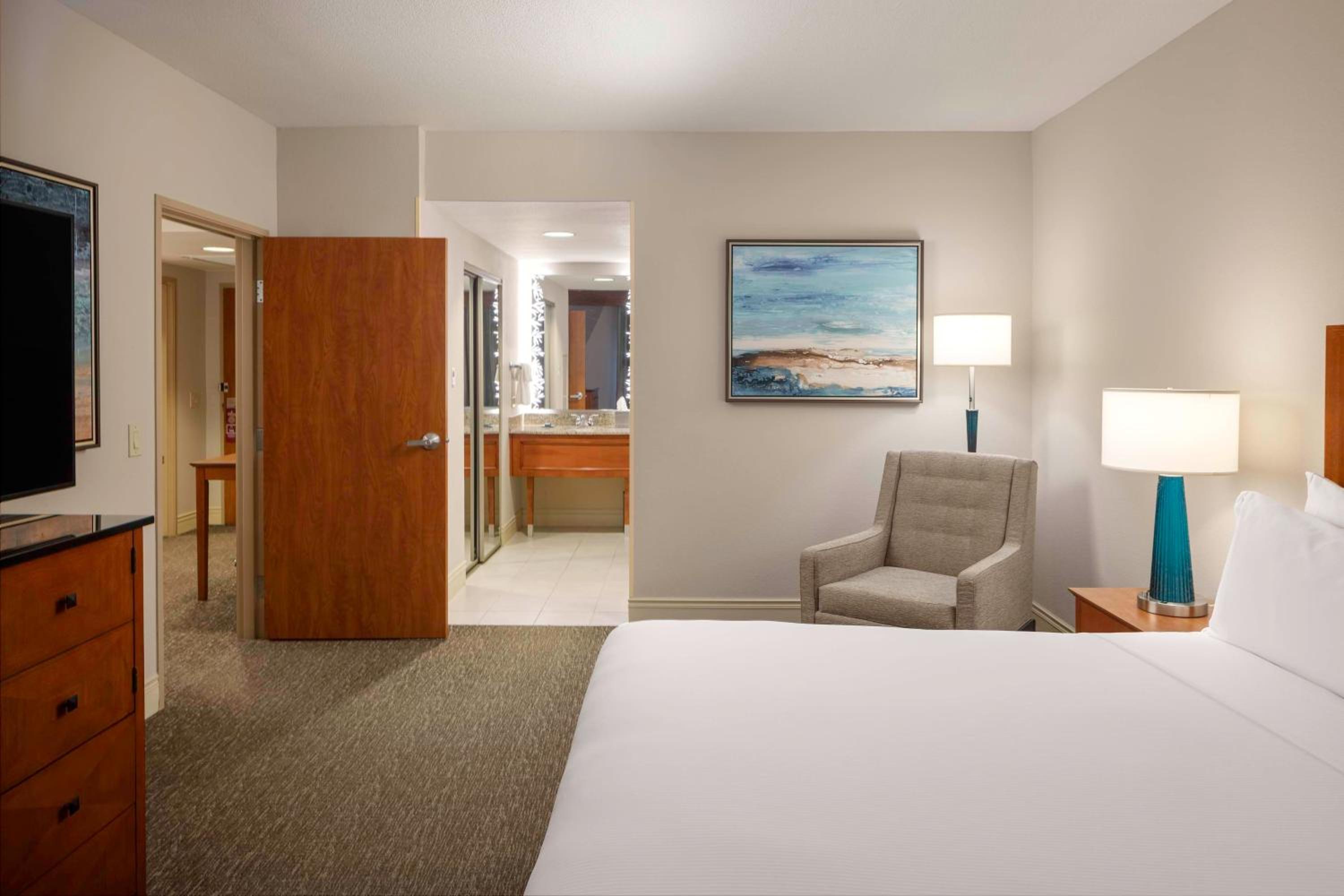 King Superior Junior Suite - Top Floor - Photo 4