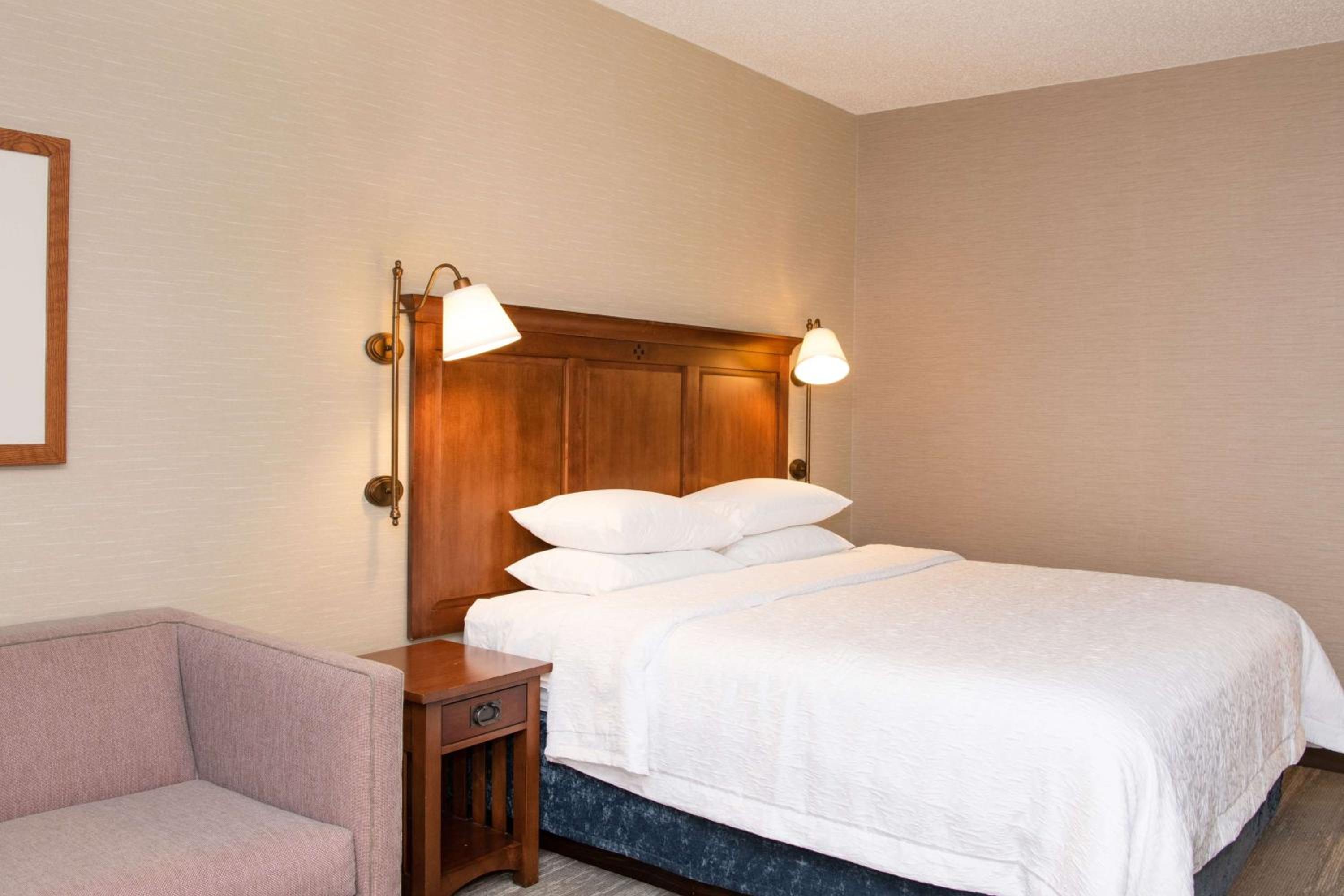 King Room with Sofa Bed and Study - Non-Smoking - Photo 1