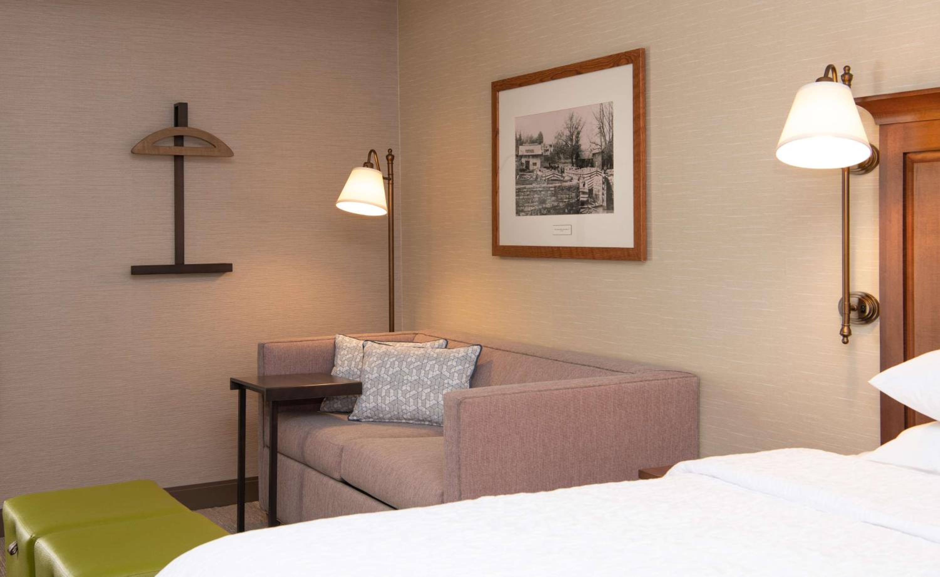 King Room with Sofa Bed and Study - Non-Smoking - Photo 9