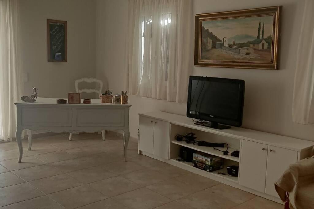 Three-Bedroom House - Photo 8