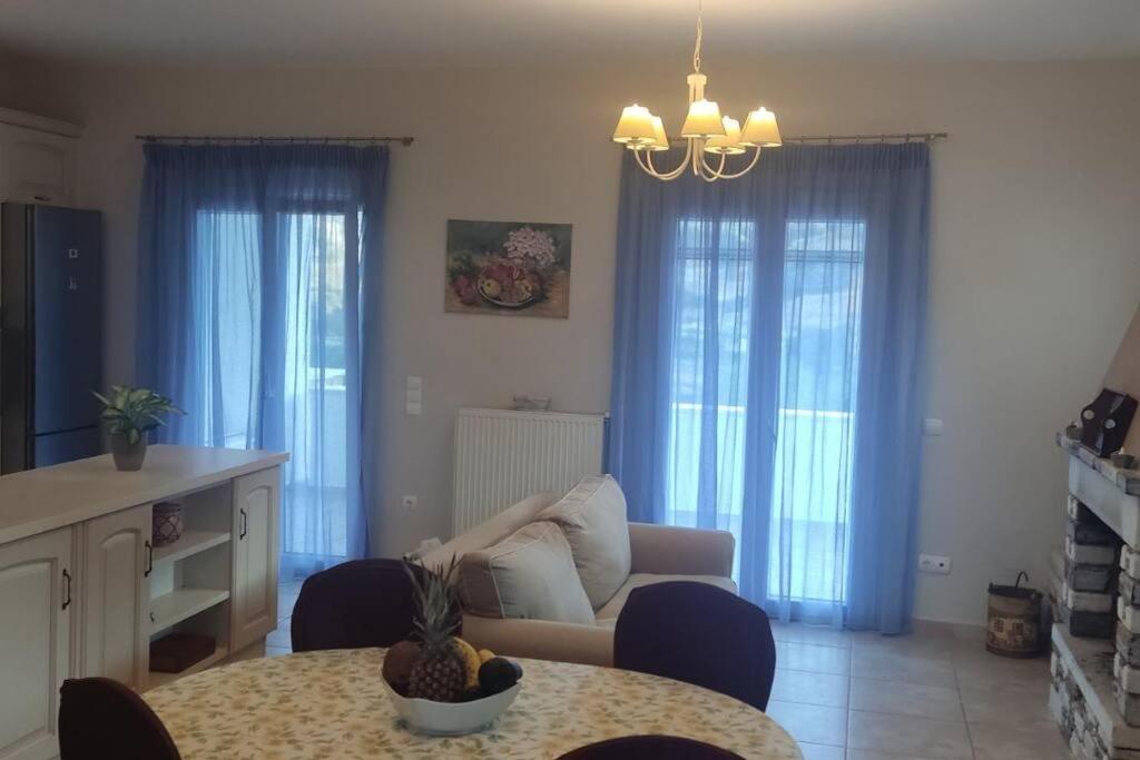 Three-Bedroom House - Photo 2