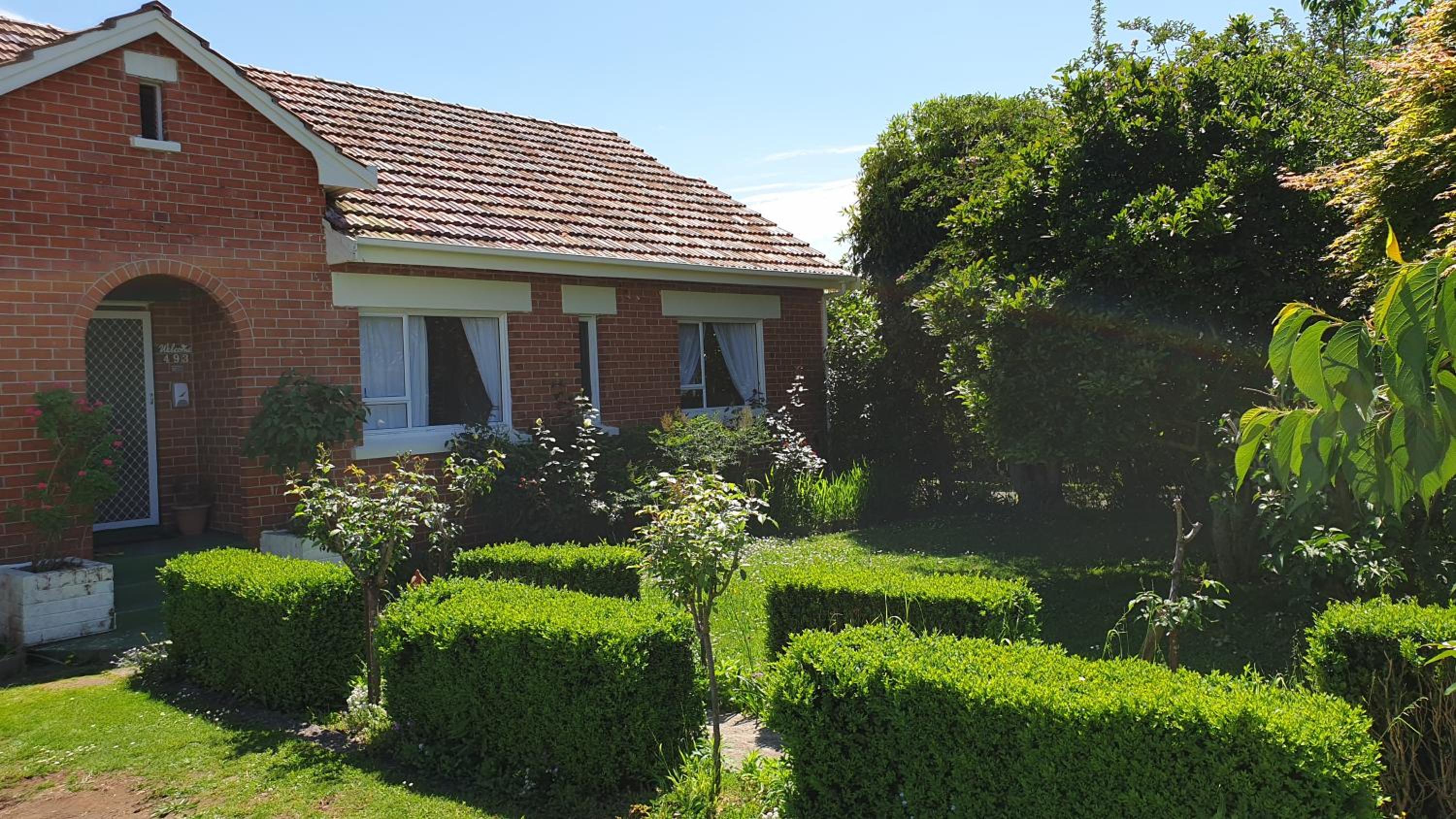Three-Bedroom House photo 3