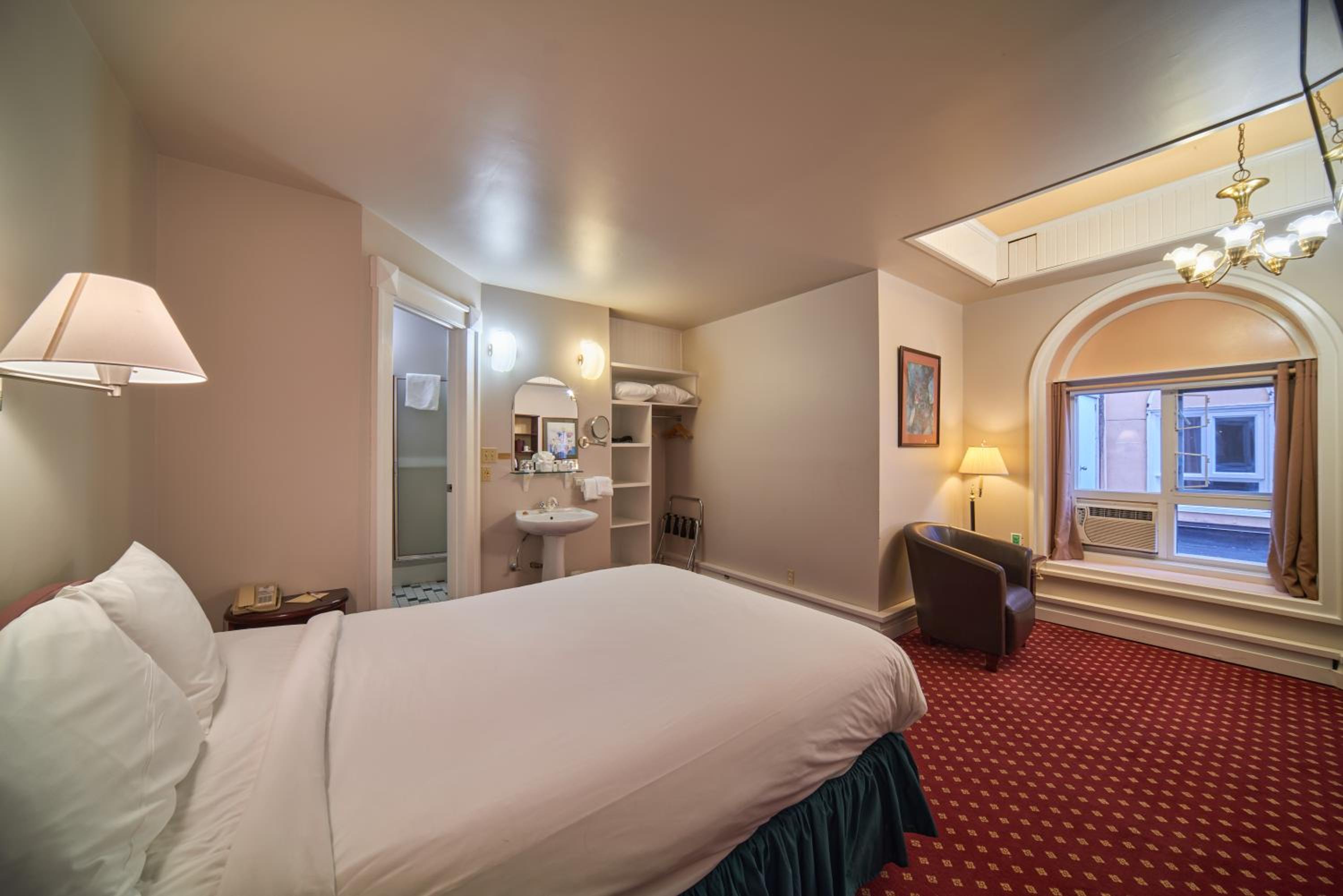 Deluxe Room - Photo 1