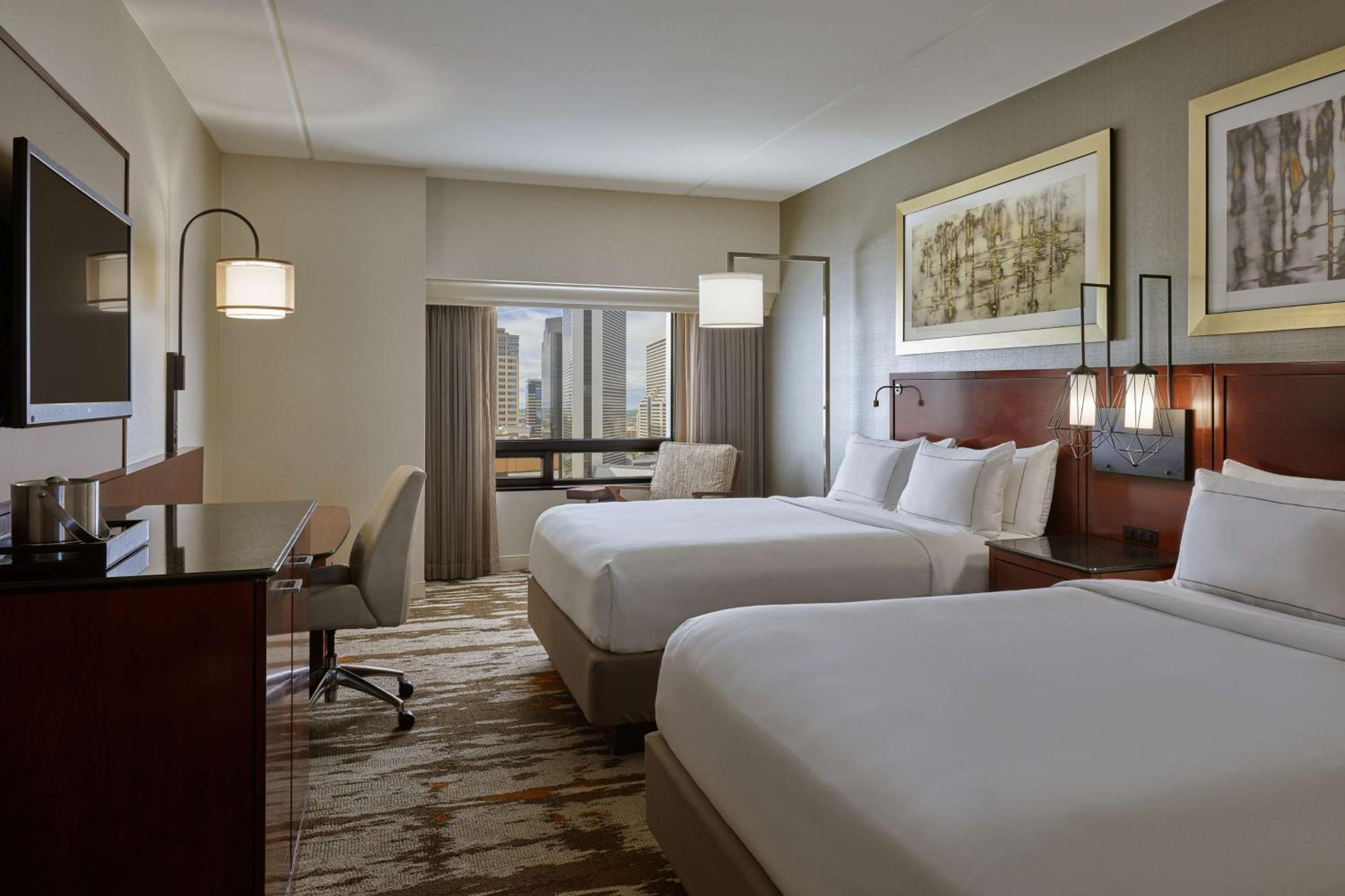 Queen Guestroom with Two Queen Beds and City View - High Floor - Photo 3