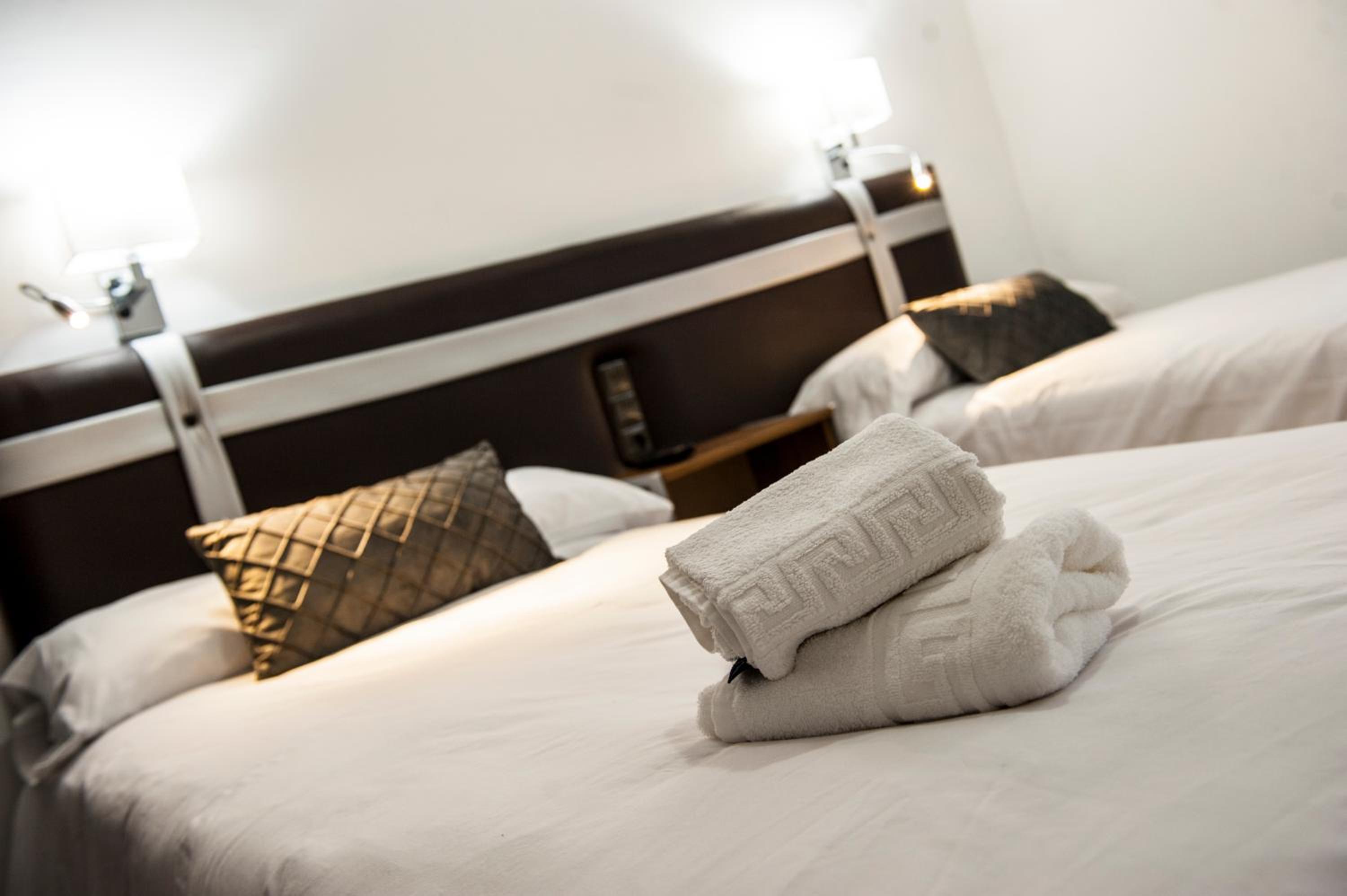 Double or Twin Room - Photo 3