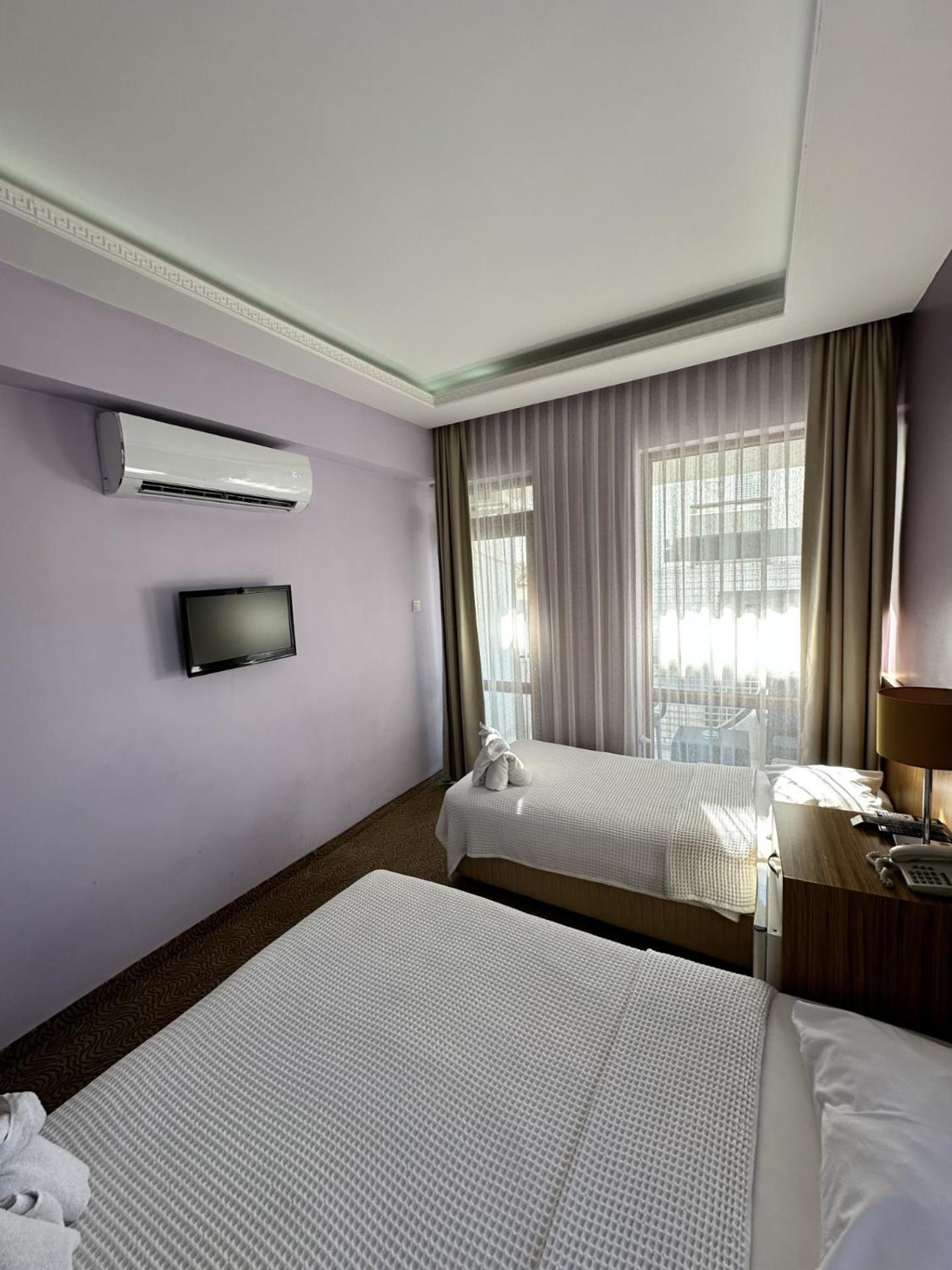 Standard Triple Room thumbnail 5