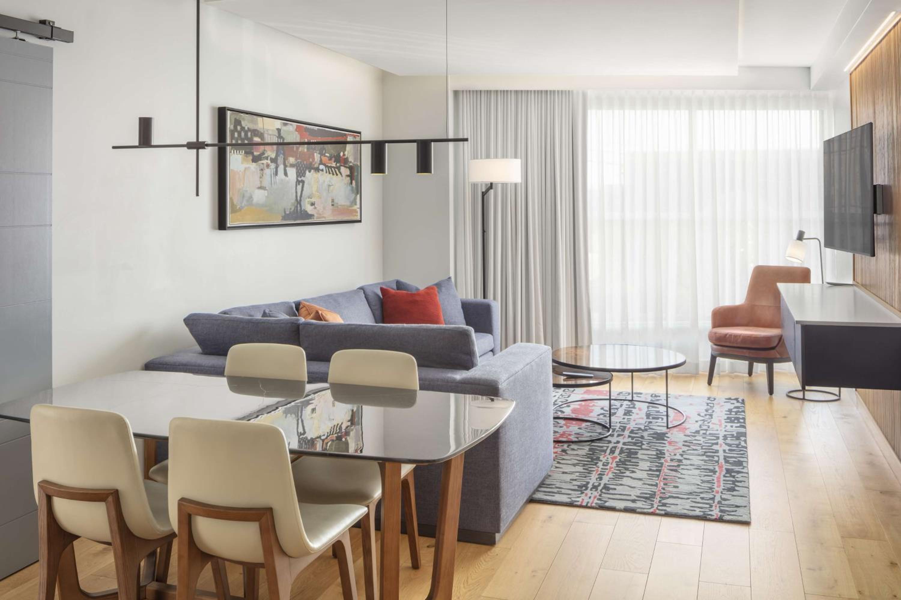 One-Bedroom King Suite with City View - Photo 2