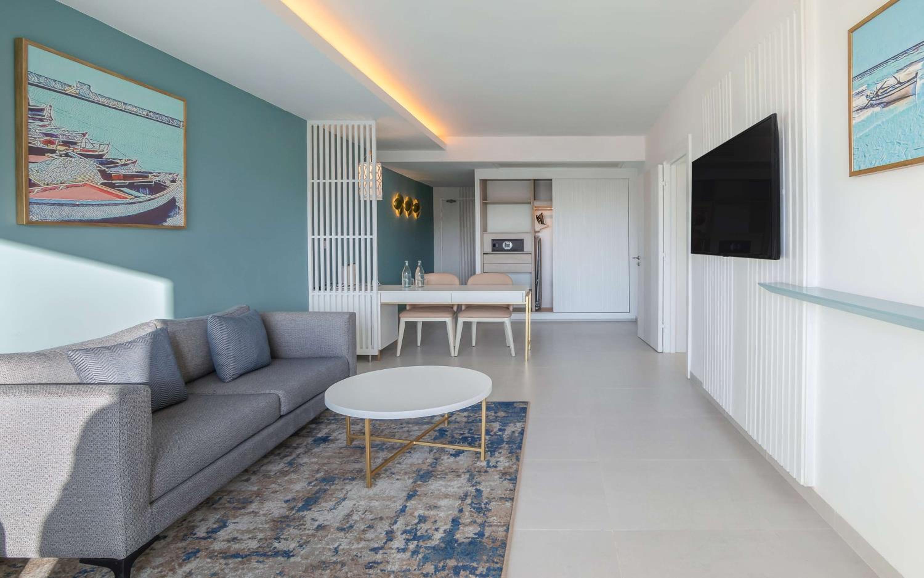 One-Bedroom King Suite - Photo 3