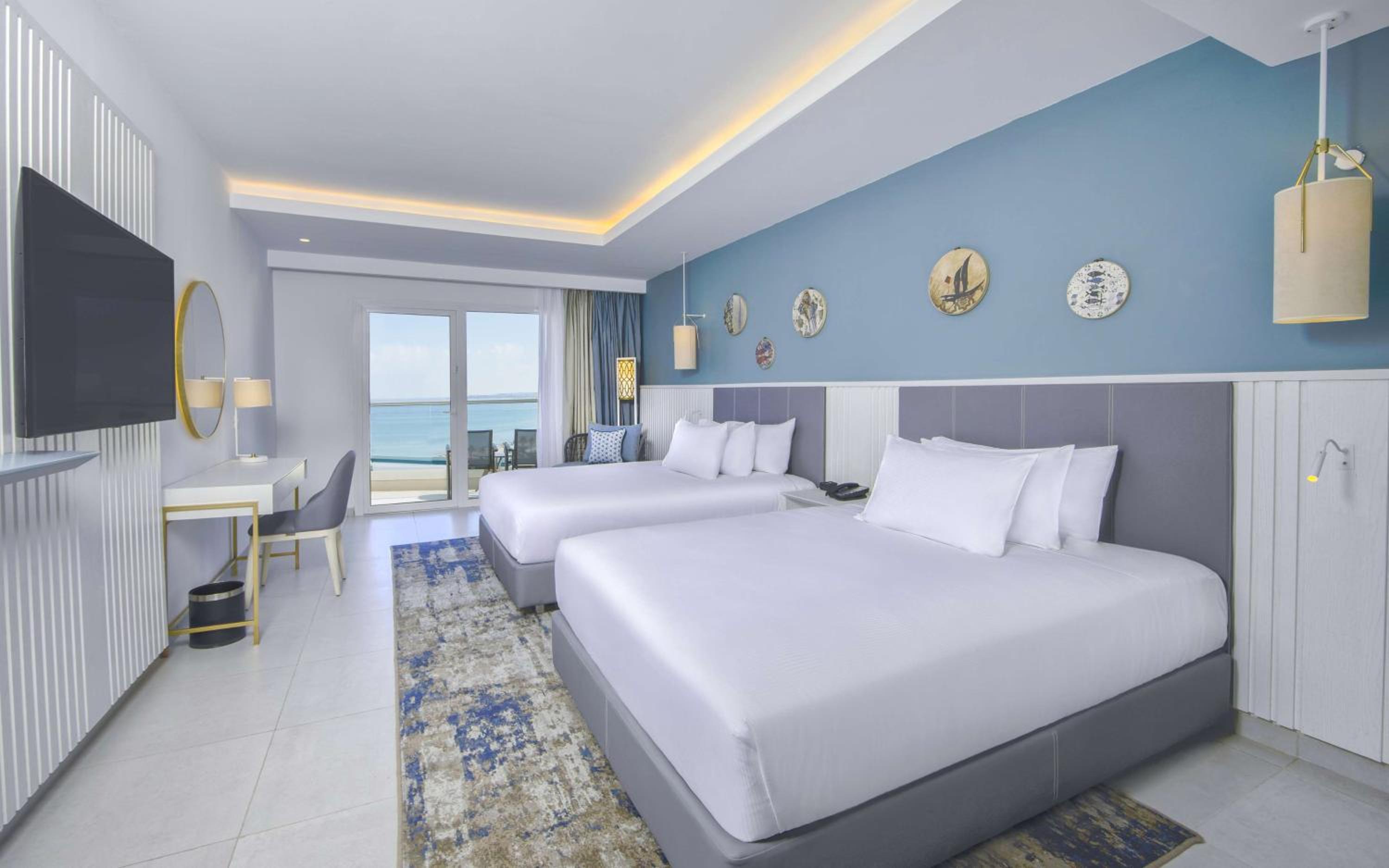 Deluxe Queen Room with Two Queen Beds - Front Sea View - Photo 7