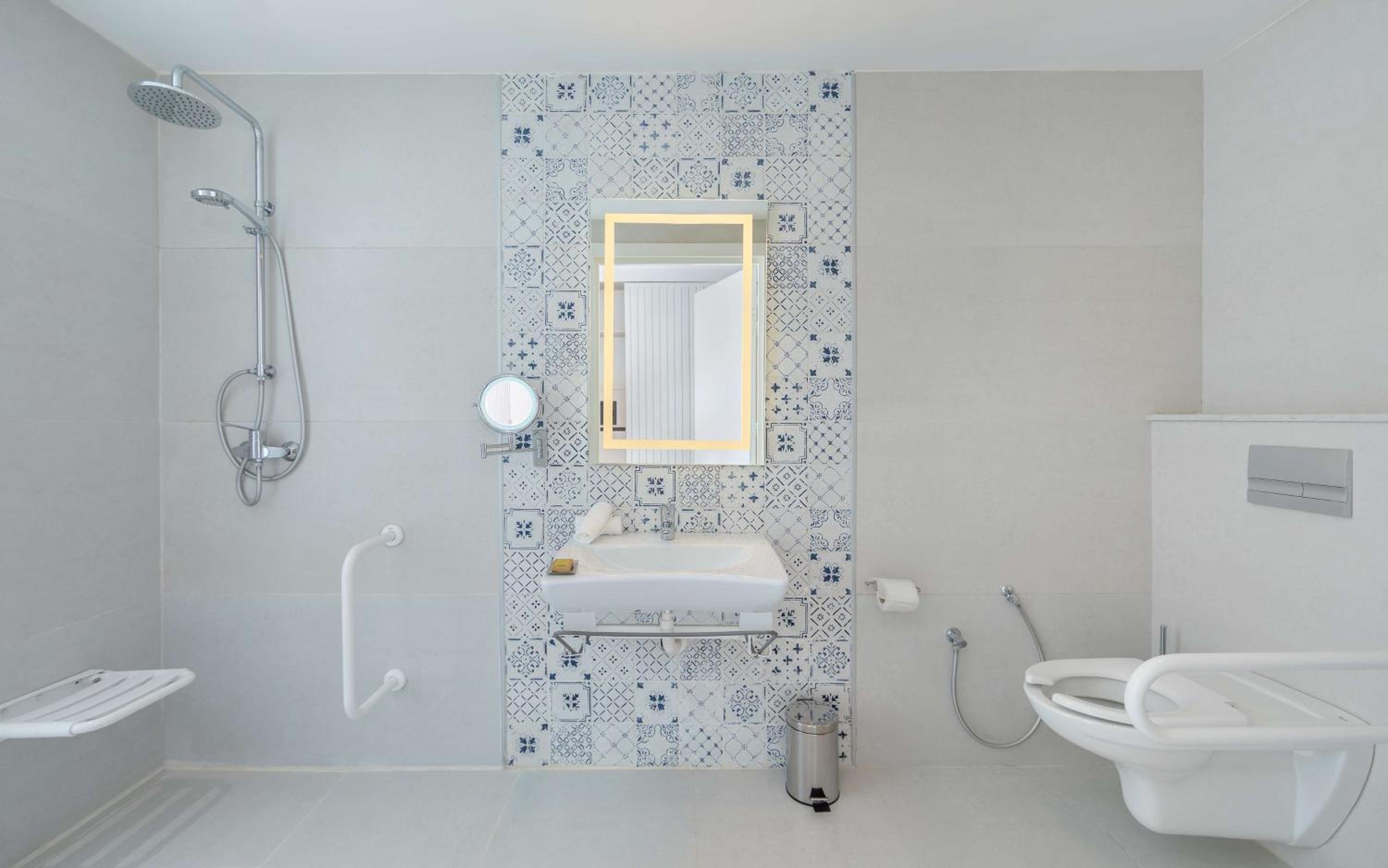 King Room - Mobility Accessible  - Photo 6