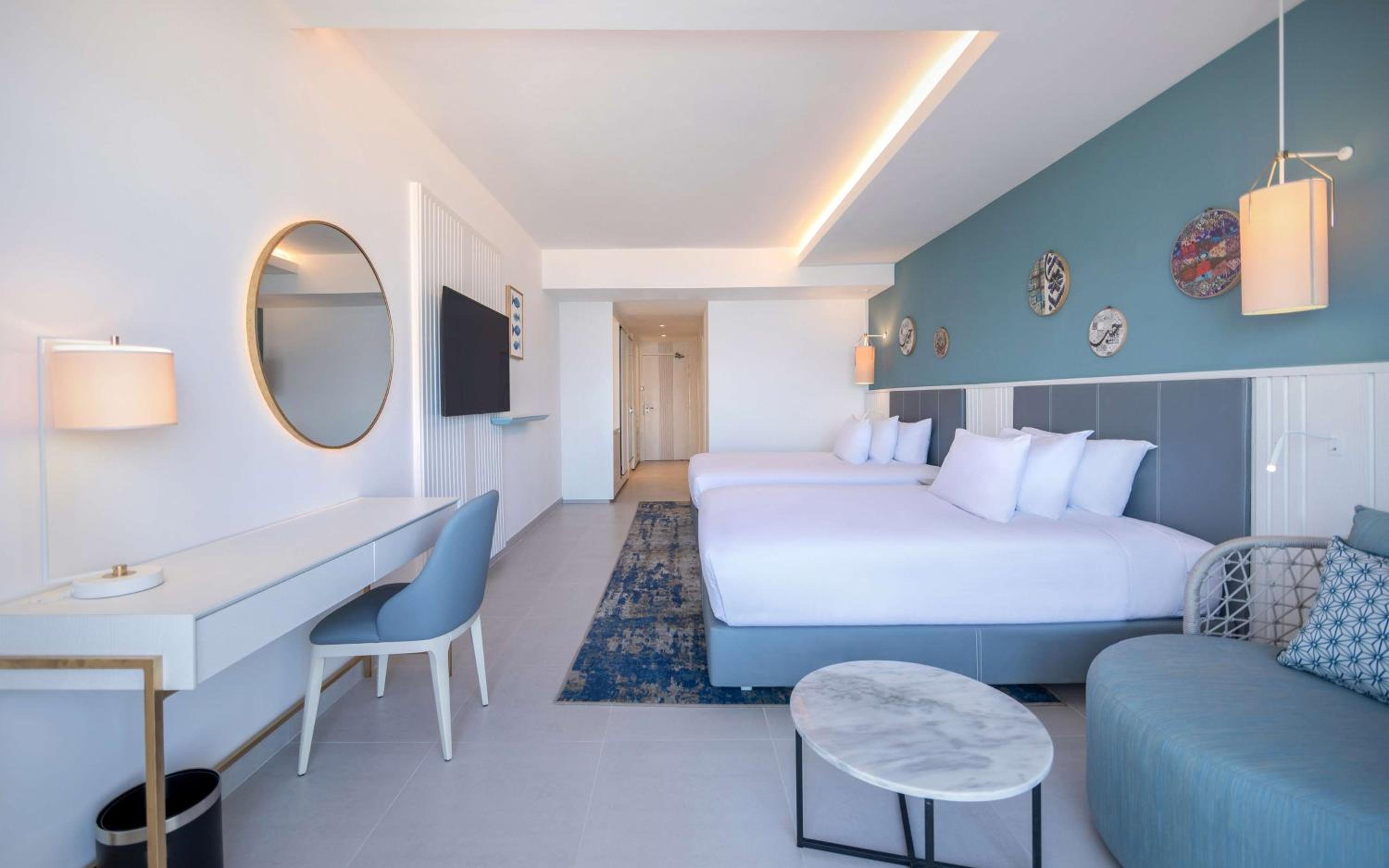 Deluxe Queen Room with Two Queen Beds - Partial Sea View - Photo 6