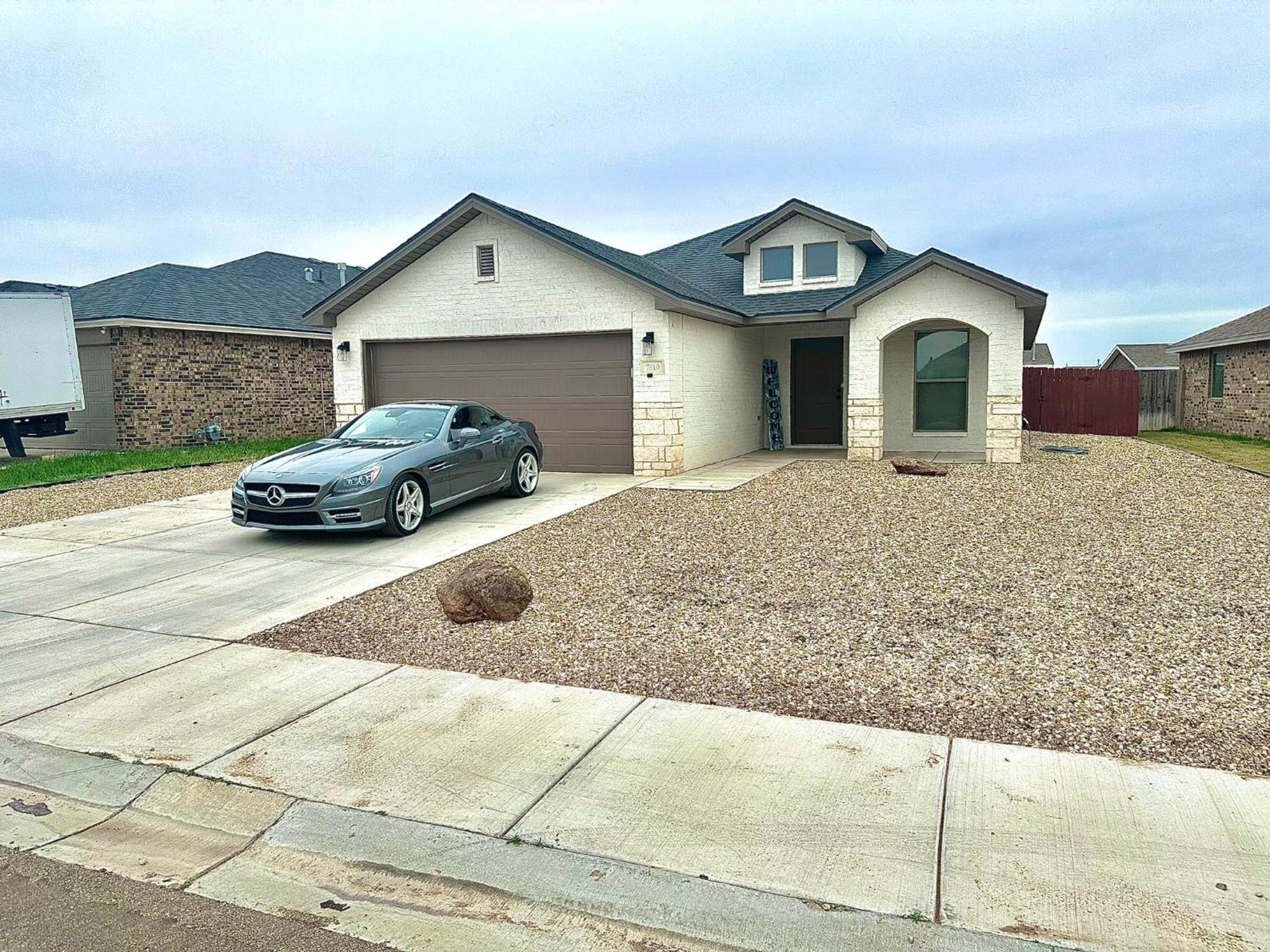 Three-Bedroom House photo 2