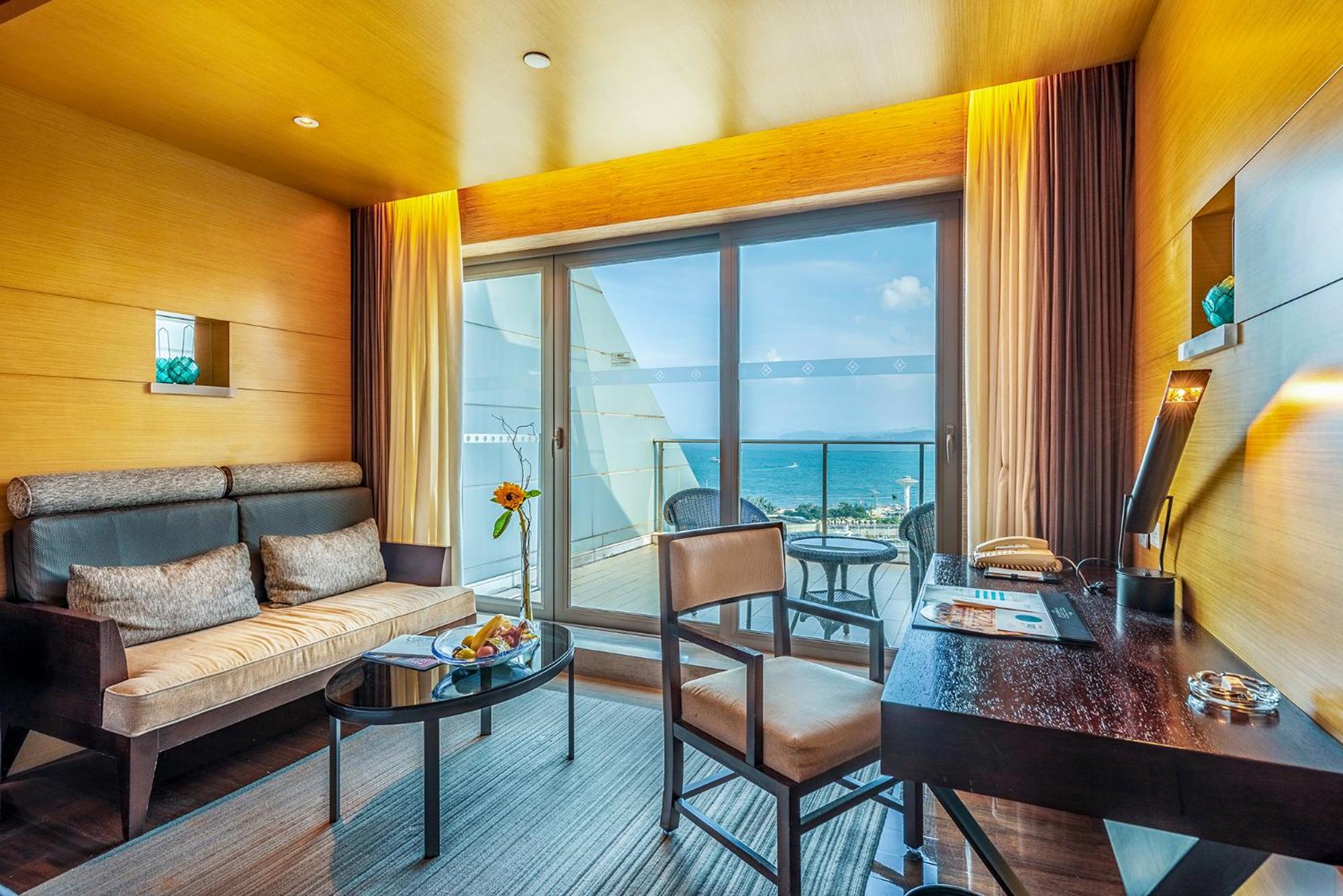 Luxury King Room with Sea View