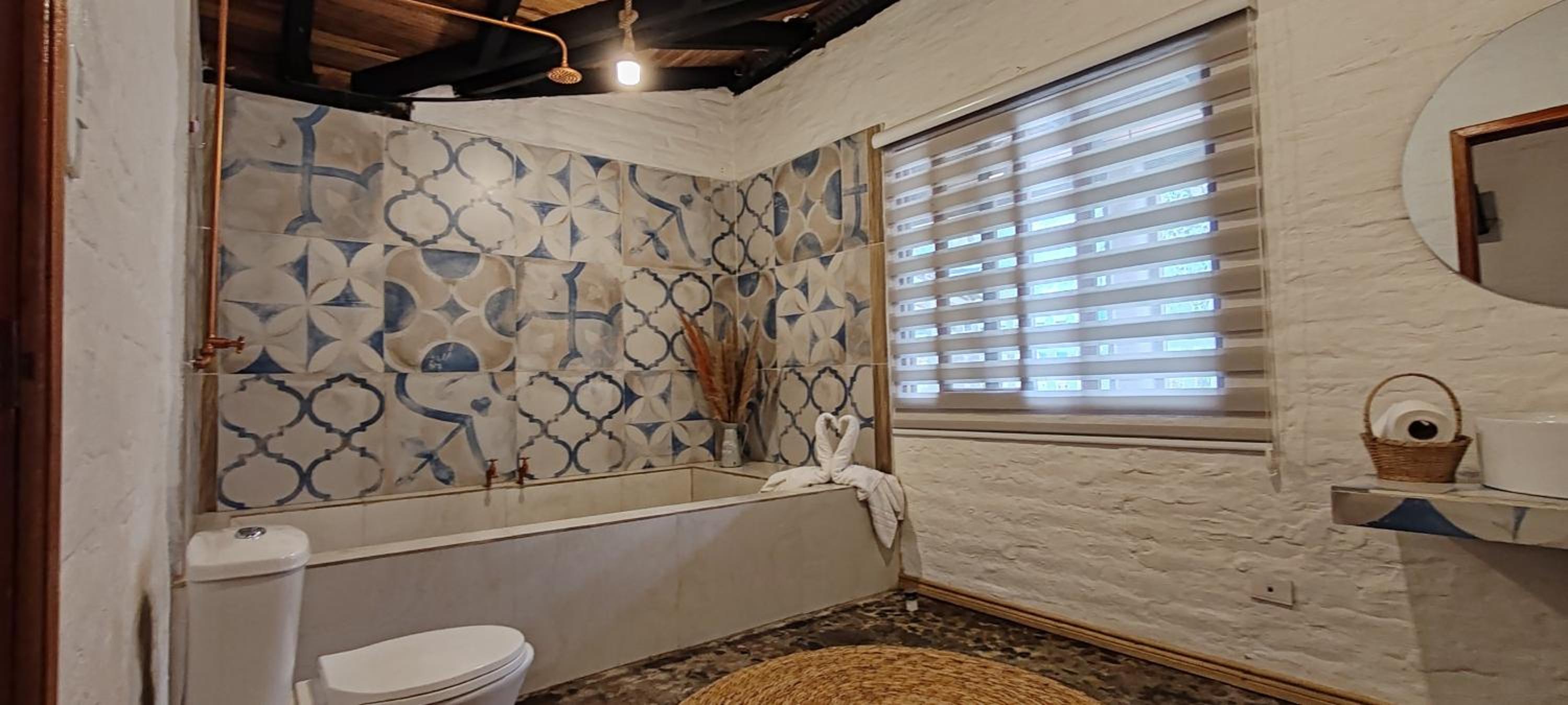 Deluxe King Room photo 2