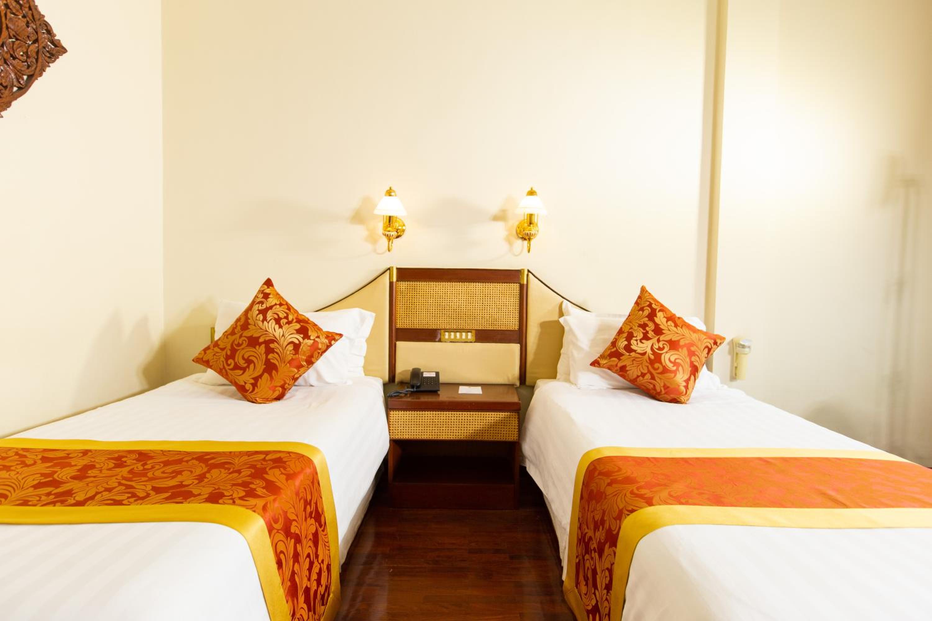 Standard Twin Room - Photo 3