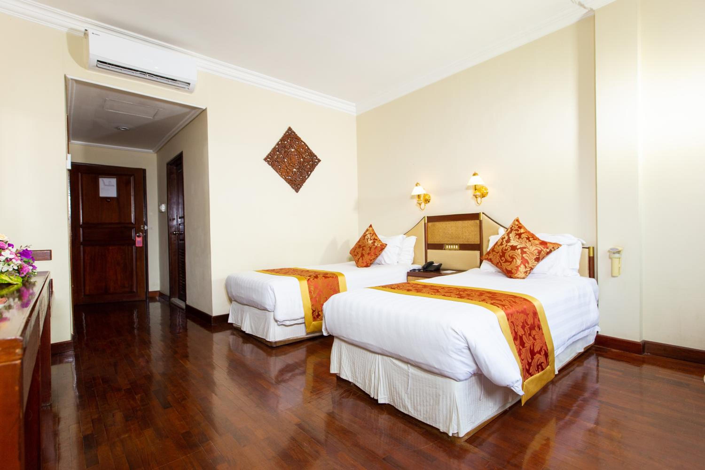Standard Twin Room - Photo 2