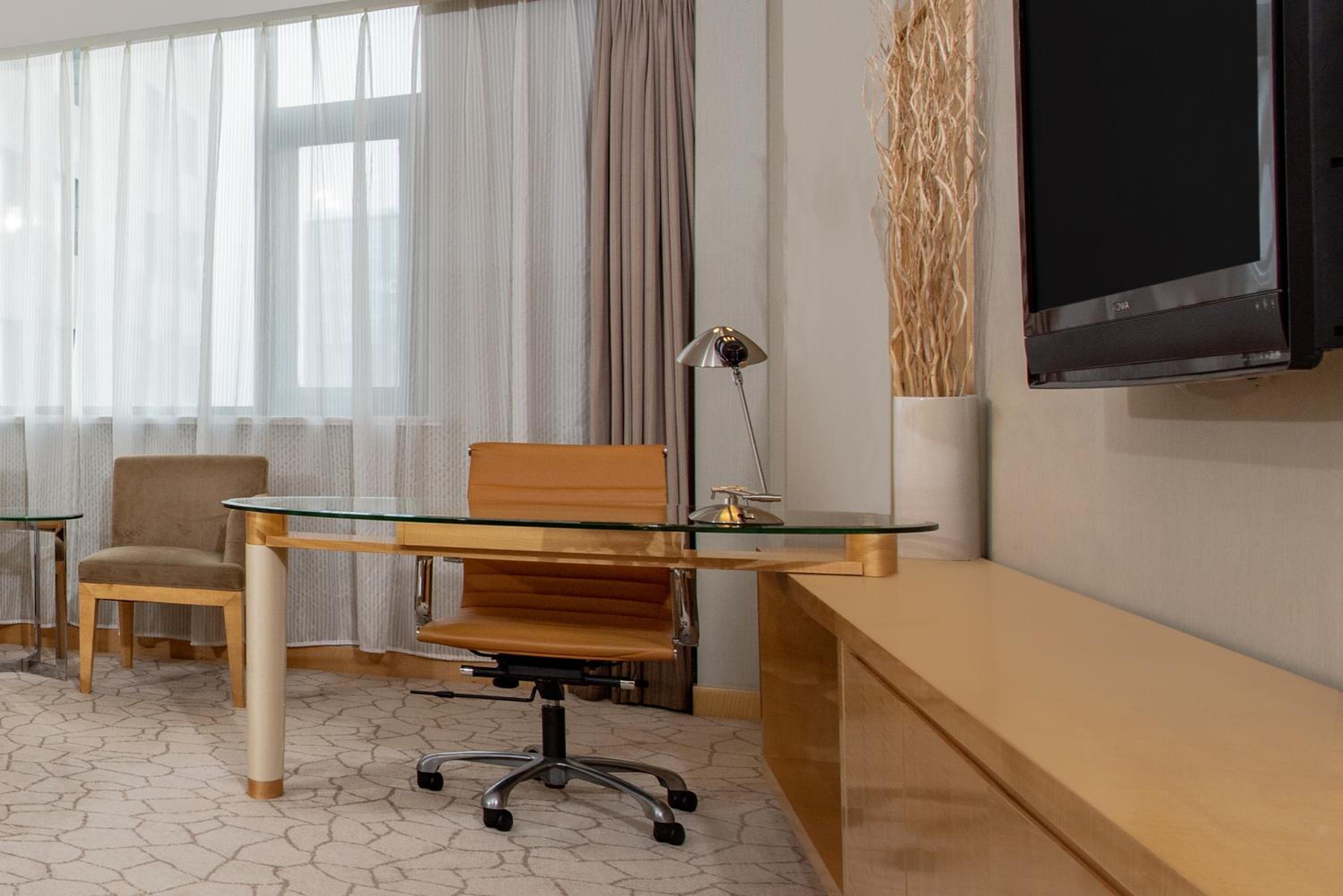 Standard King Room - Accessible - Photo 1