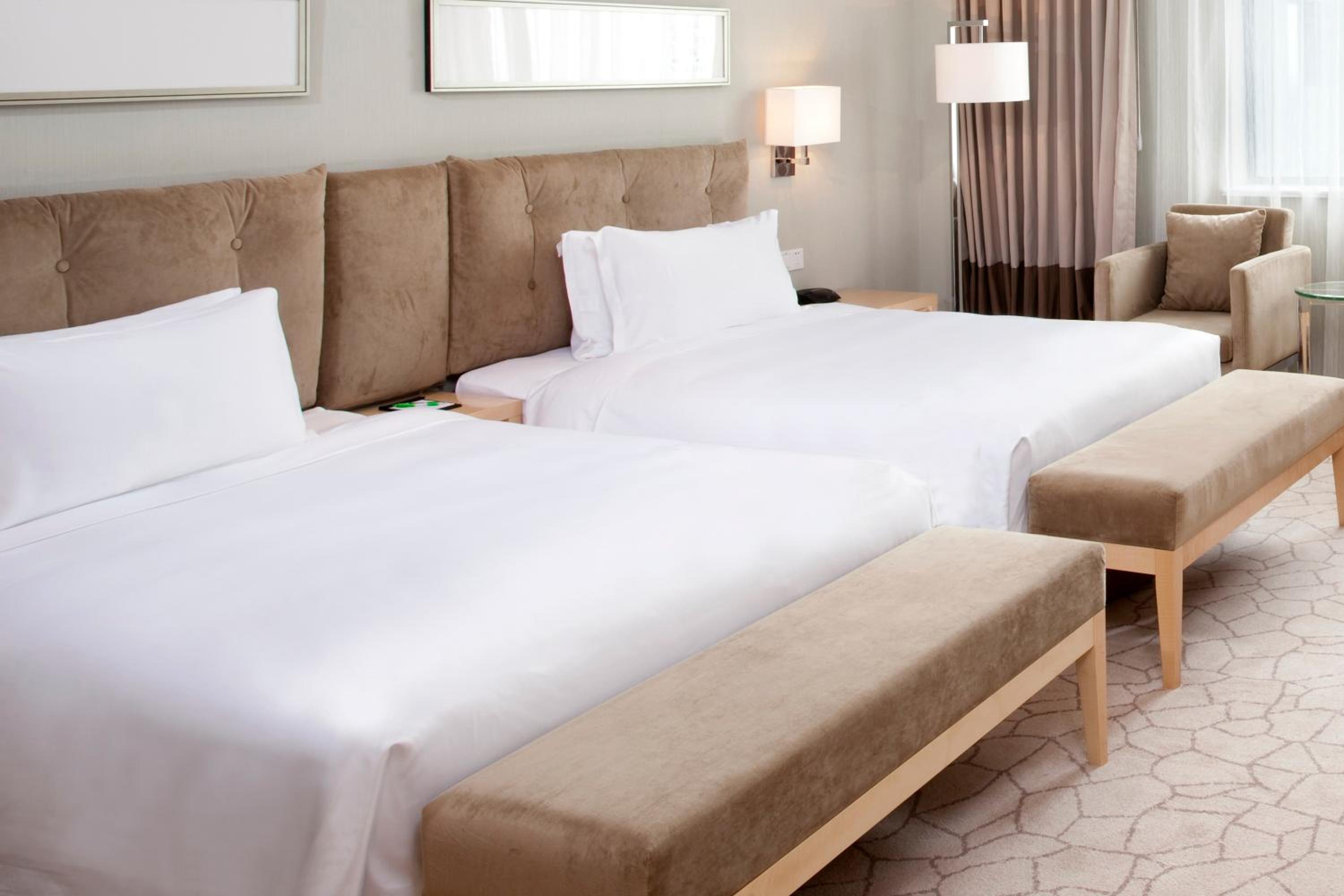 Standard Double Room with Two Double Beds and City View - Photo 2