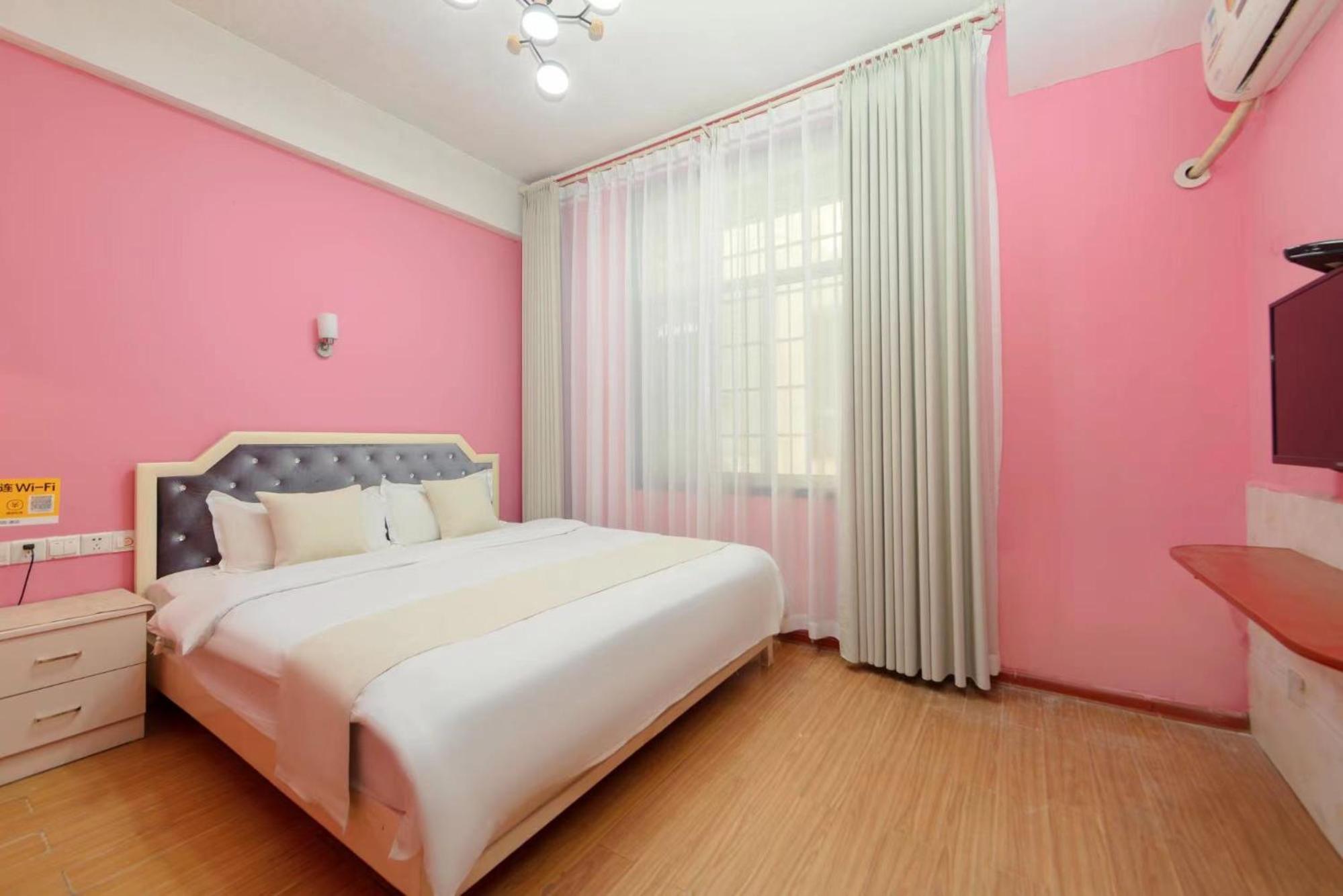 Deluxe King Room B Building