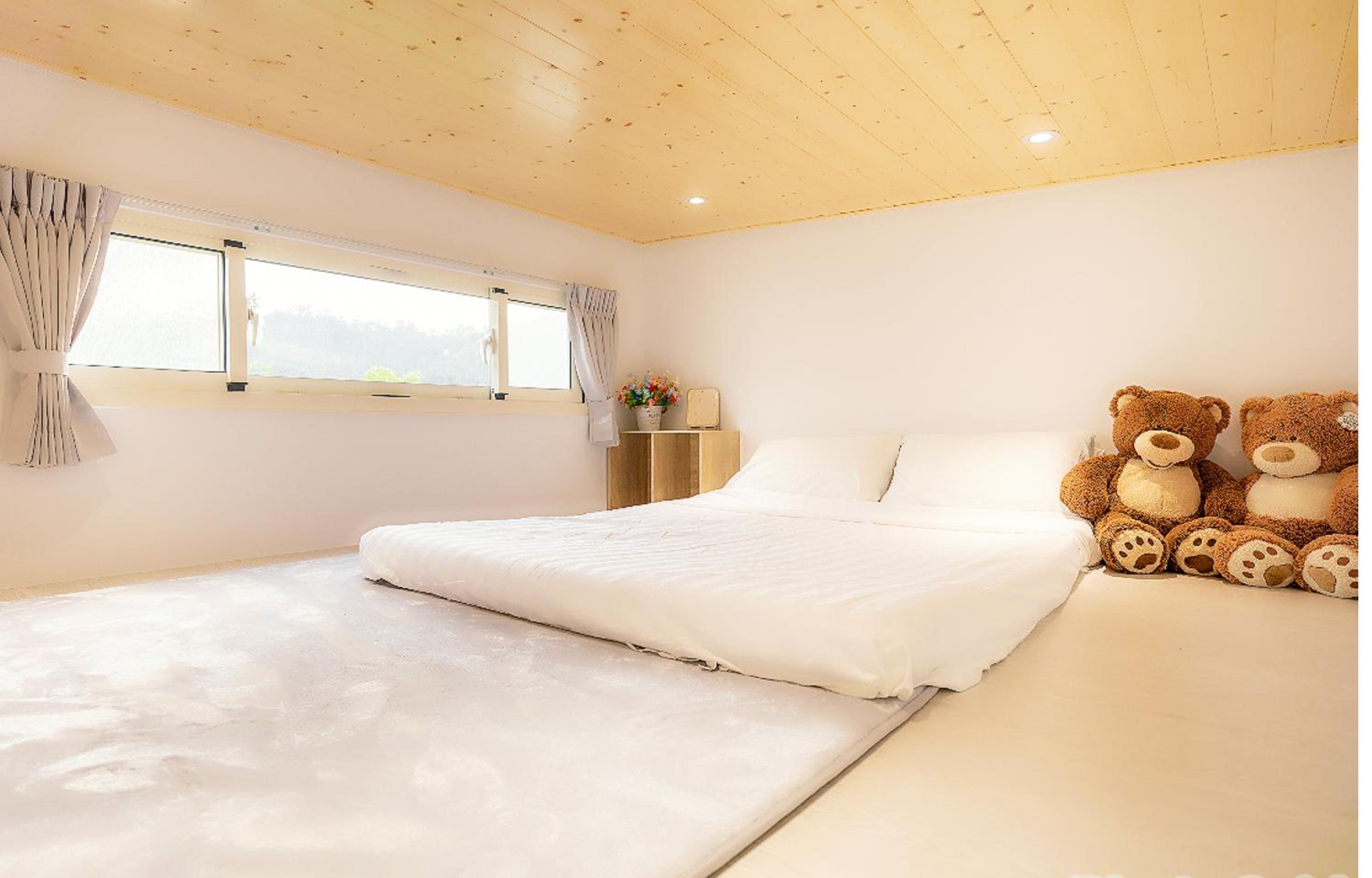Quadruple Room with Mountain View photo 2