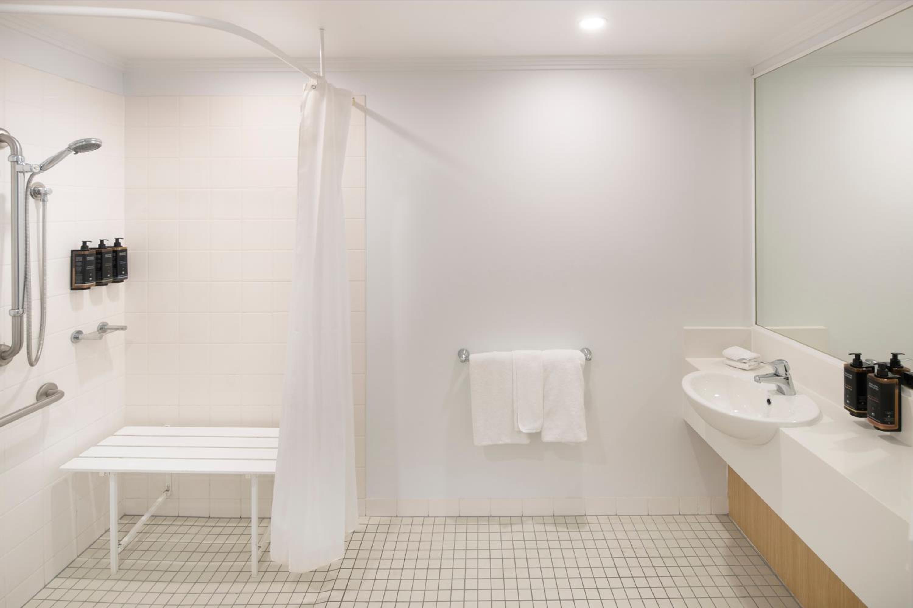 Standard Accessible Twin Room - Photo 3