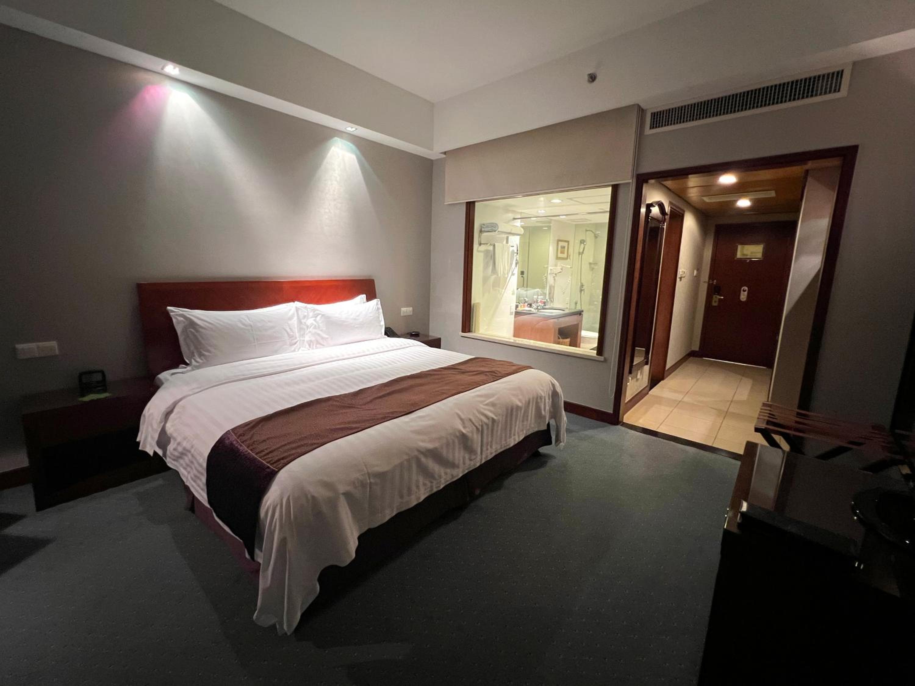 Superior Queen Room