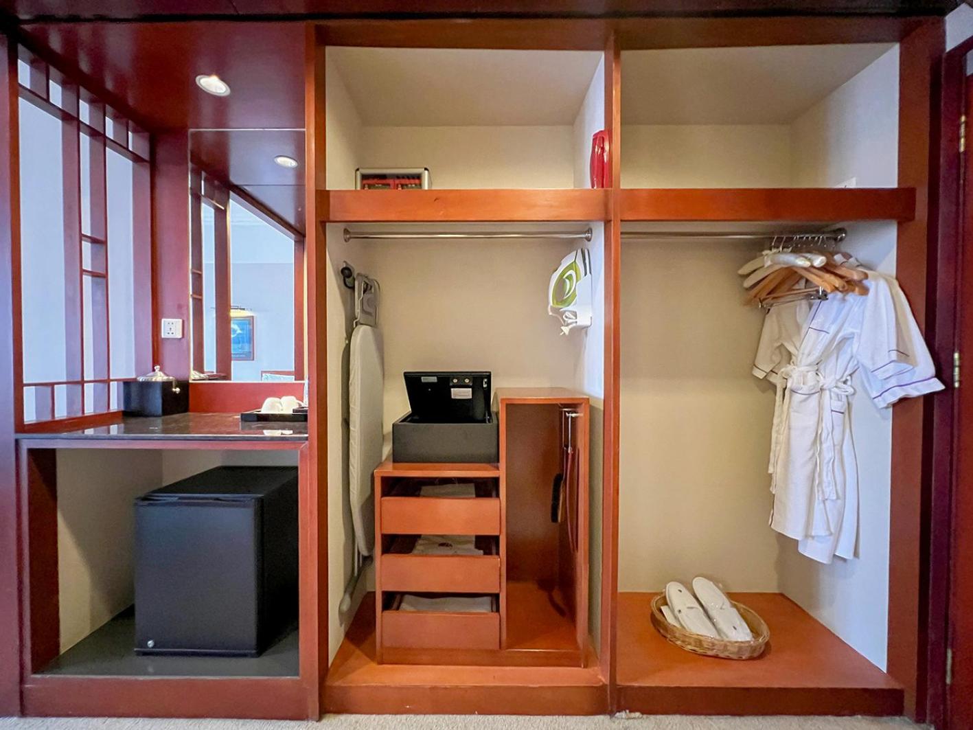 Deluxe Queen Room